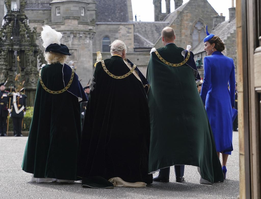 La Monarquía británica, en horas bajas, se estrella contra la falta de transparencia