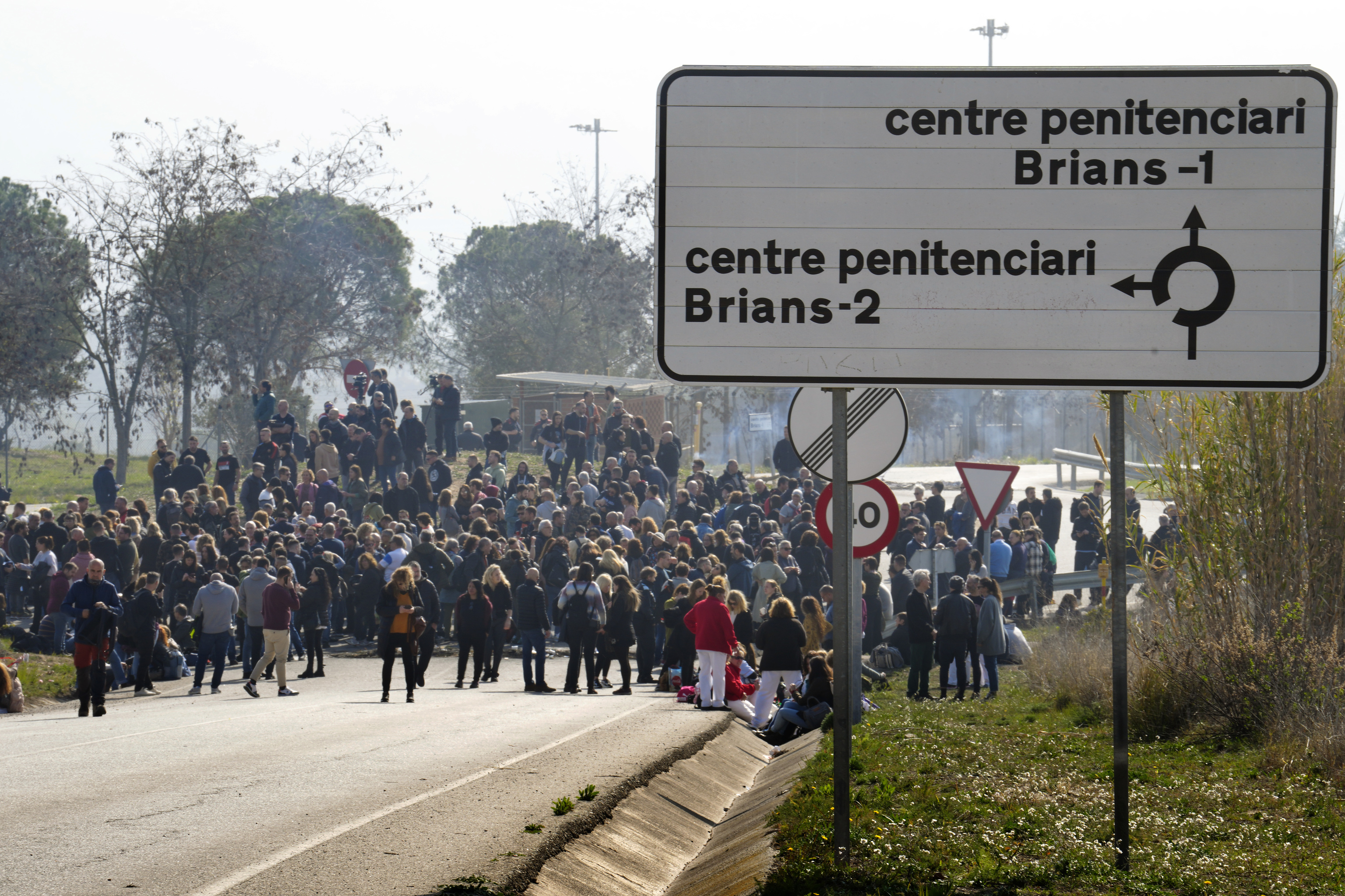 Protesta de los funcionarios de prisiones en la entrada de la crcel de Can Brians.