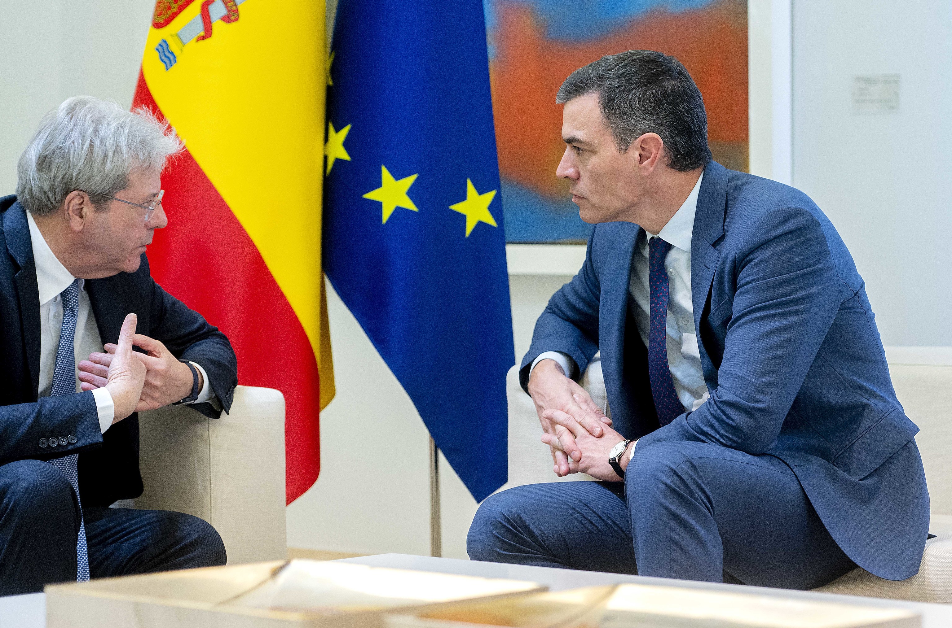 Bruselas prevé incluir a España en el expediente de «déficit excesivo» y S&P ve «positivo» que no haga Presupuestos: «Así no gastarán más»