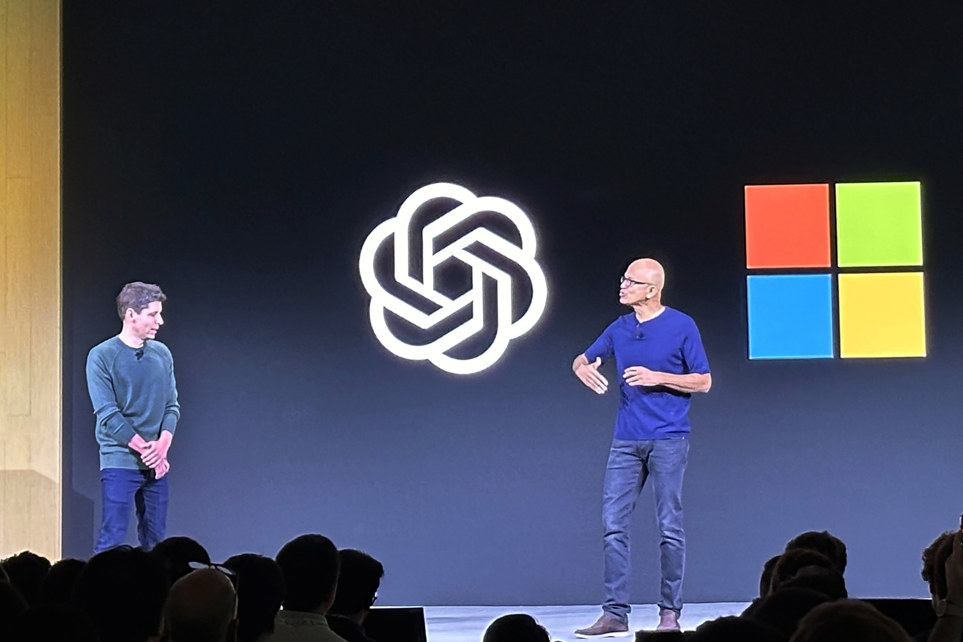 El CEO de Open AI, Sam Altman, y el CEO de Microsoft, Satya Nadella