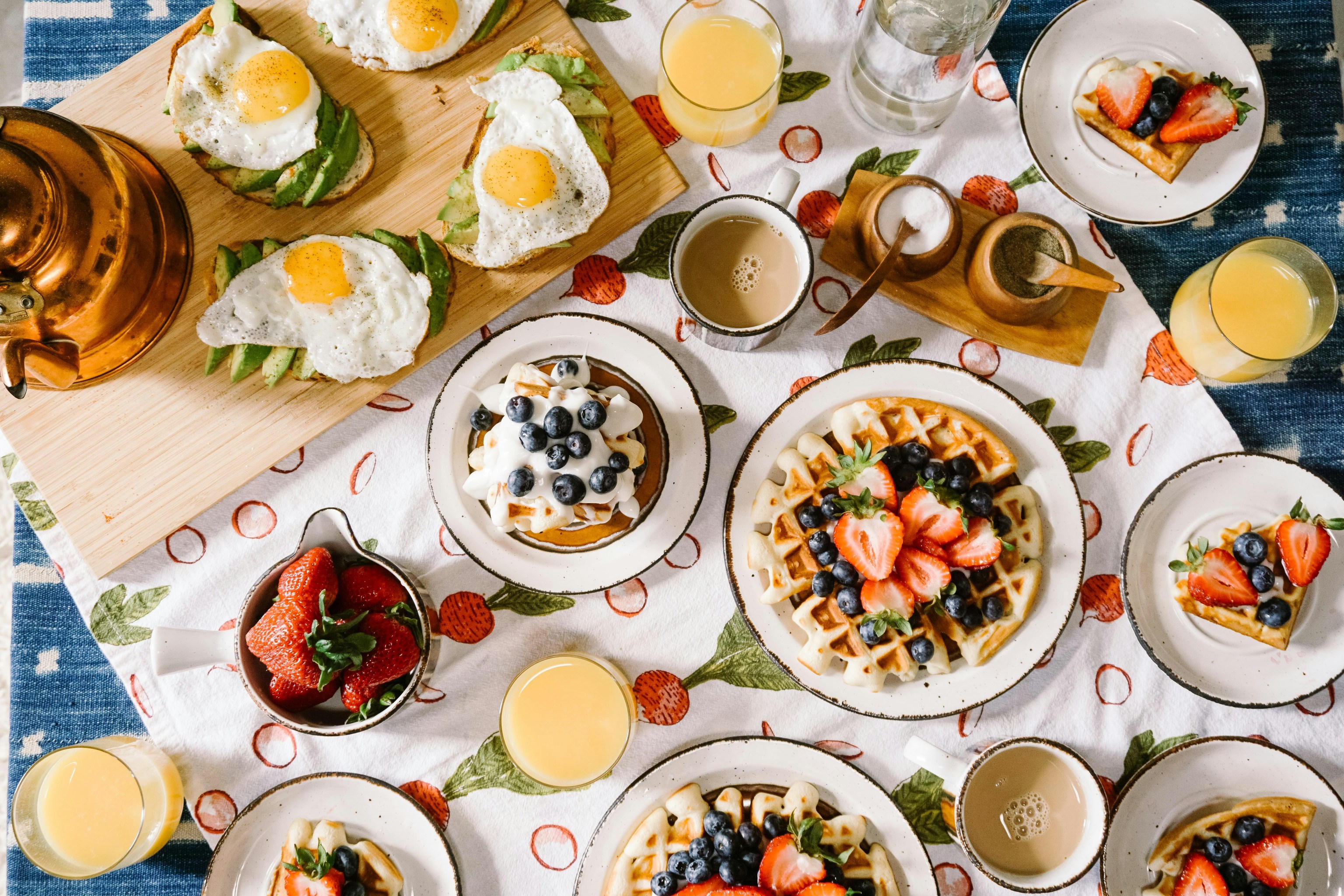 Los 8 alimentos que no pueden faltar en tu desayuno de fin de semana