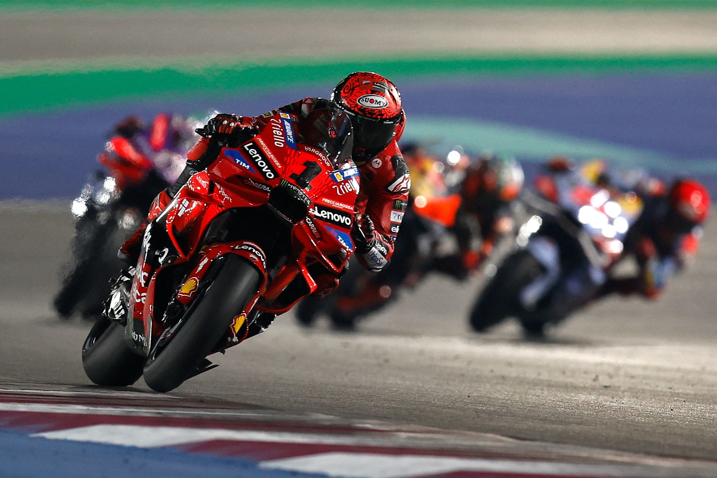 Bagnaia compitiendo con su Ducati, durante el Gran Premio de Qatar.