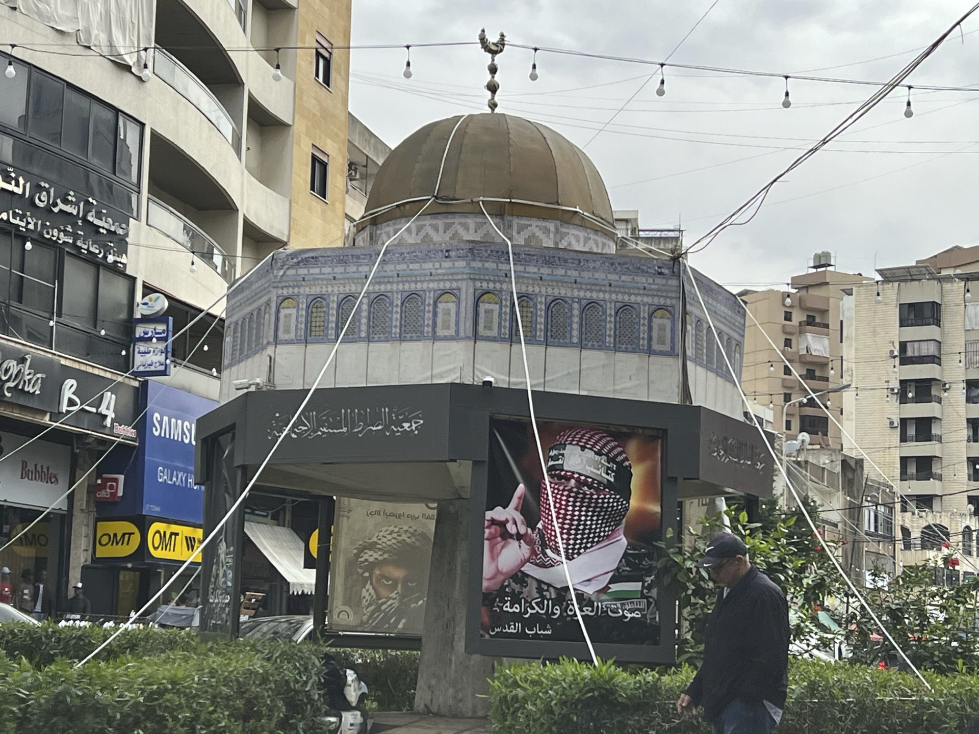 El rostro de Abu Obeida en una plaza de Sidon, Lbano.