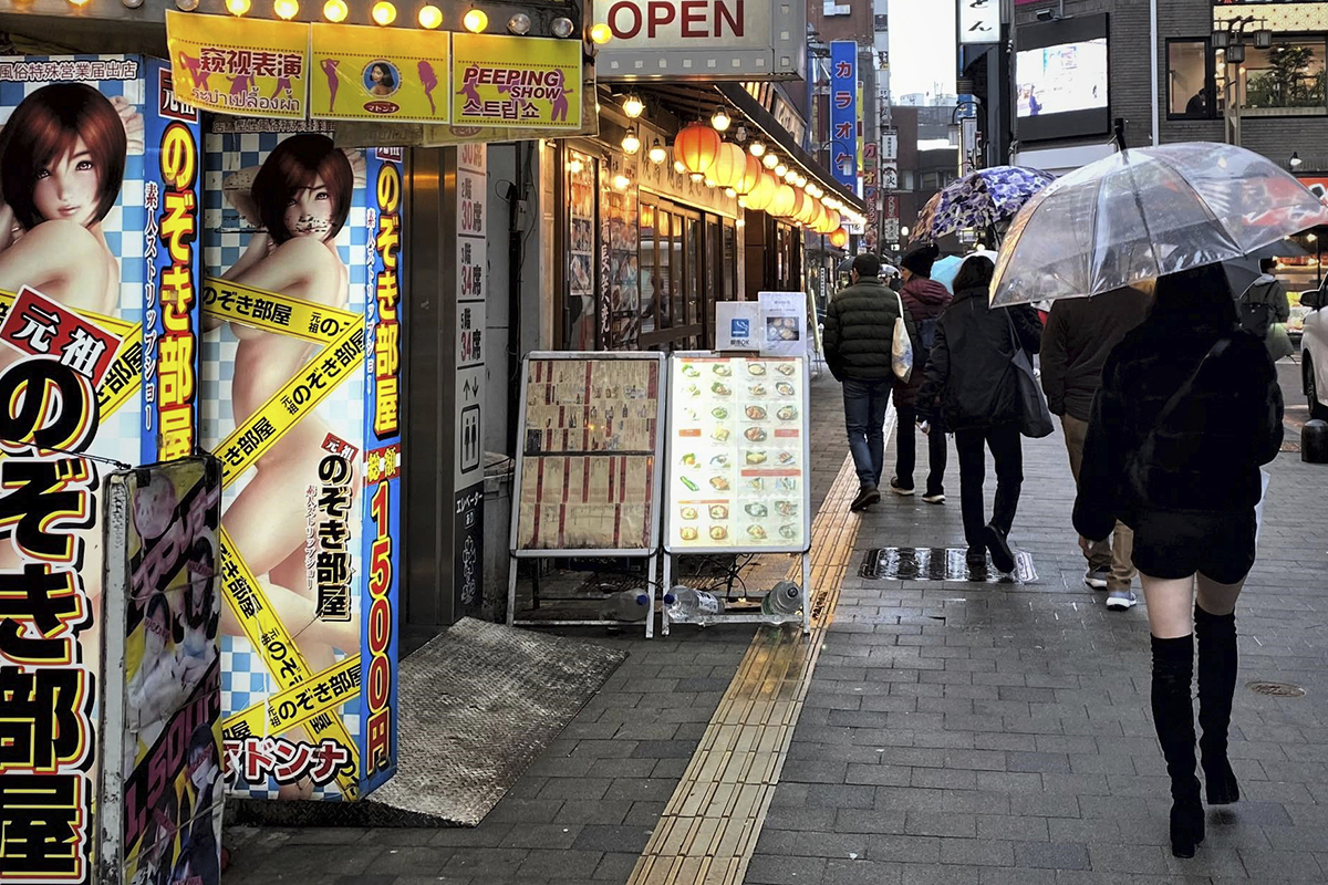 'Tokyo Vice' y los pervertidos compradores de bragas usadas