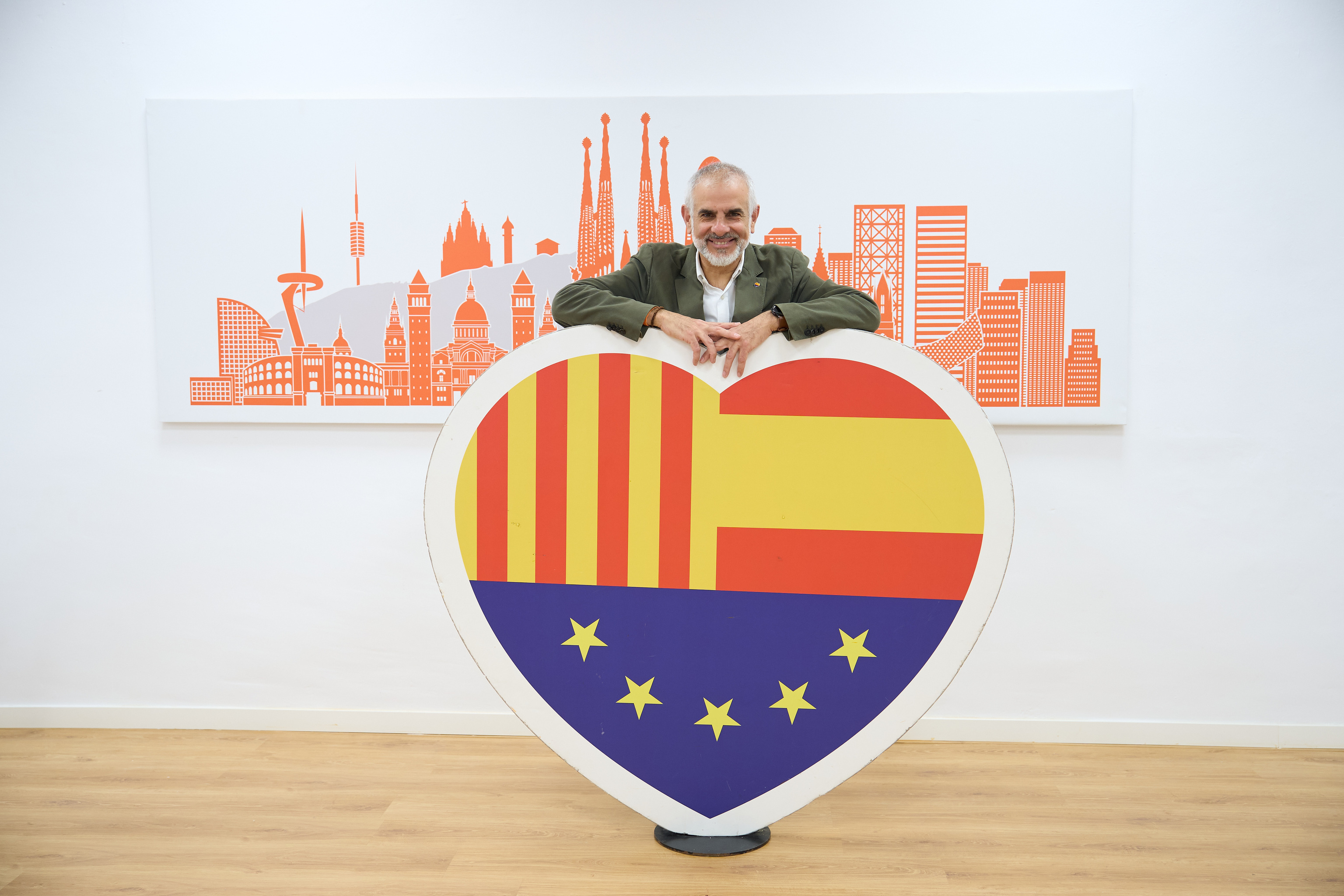 Carlos Carrizosa  posa en la sede central de Ciudadanos en Barcelona, esta semana.