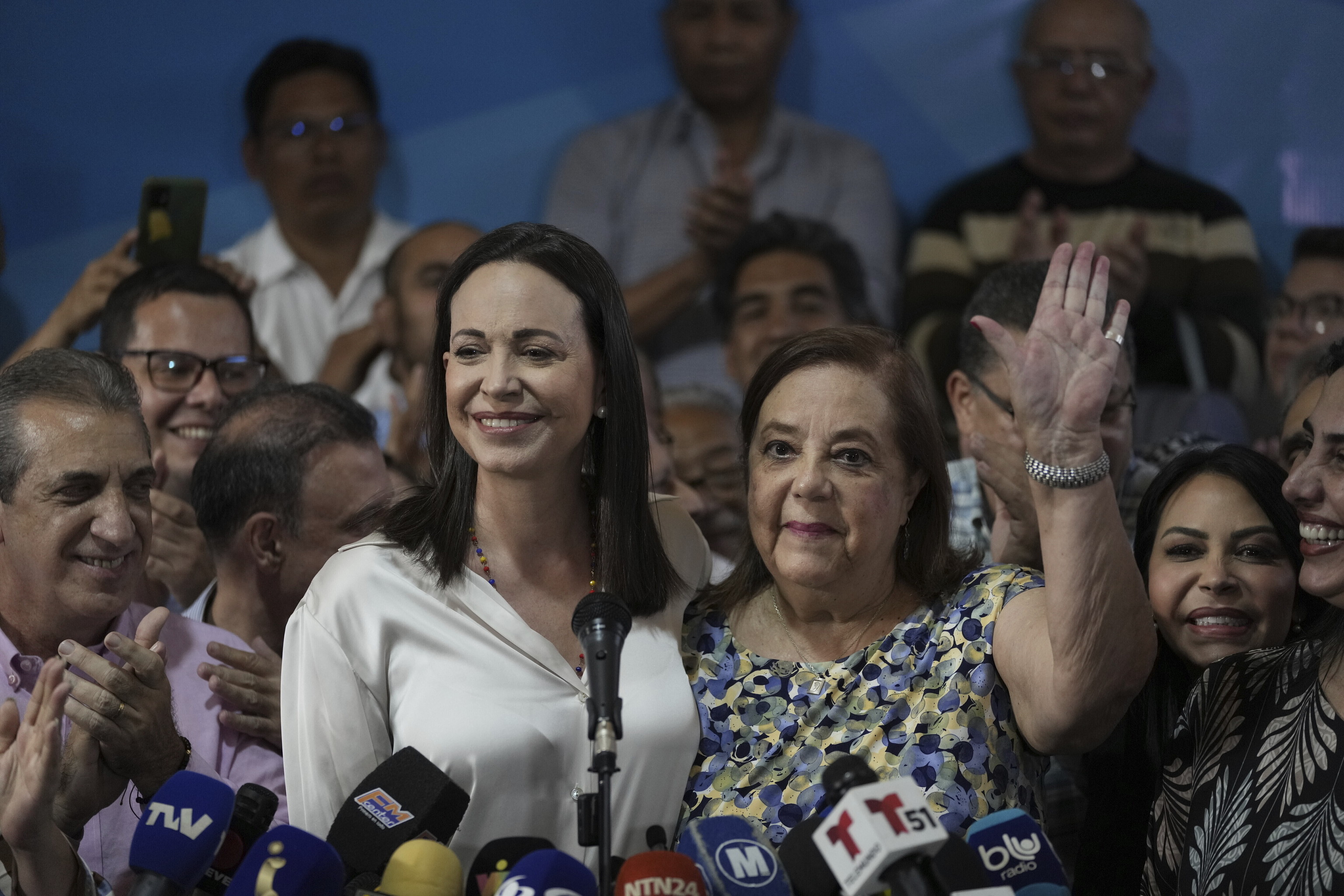 La lder opositora Mara Corina Machado junto a Corina Yoris, en Caracas.