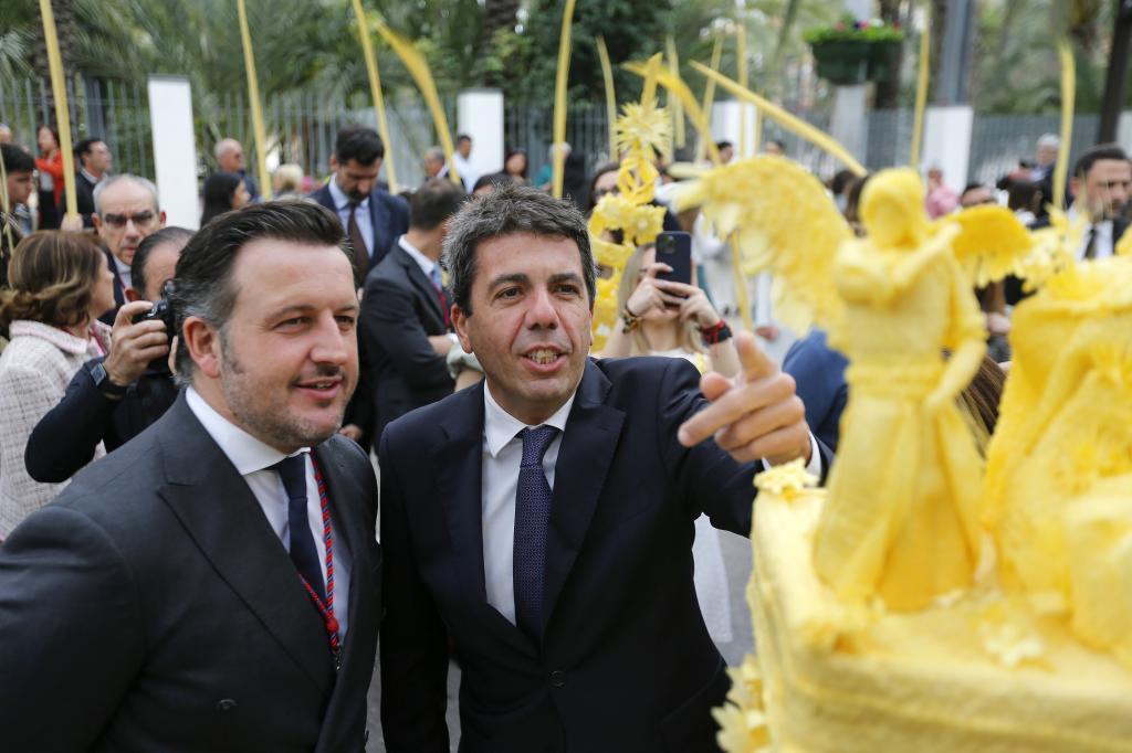 El alcalde de Elche, Pablo Ruz, y el presidente valenciano, Carlos Mazn.