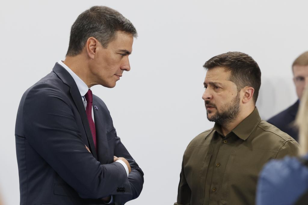 Sánchez habla con Zelenski y se compromete a entregar «nuevas capacidades» para ayudar a Ucrania a defenderse