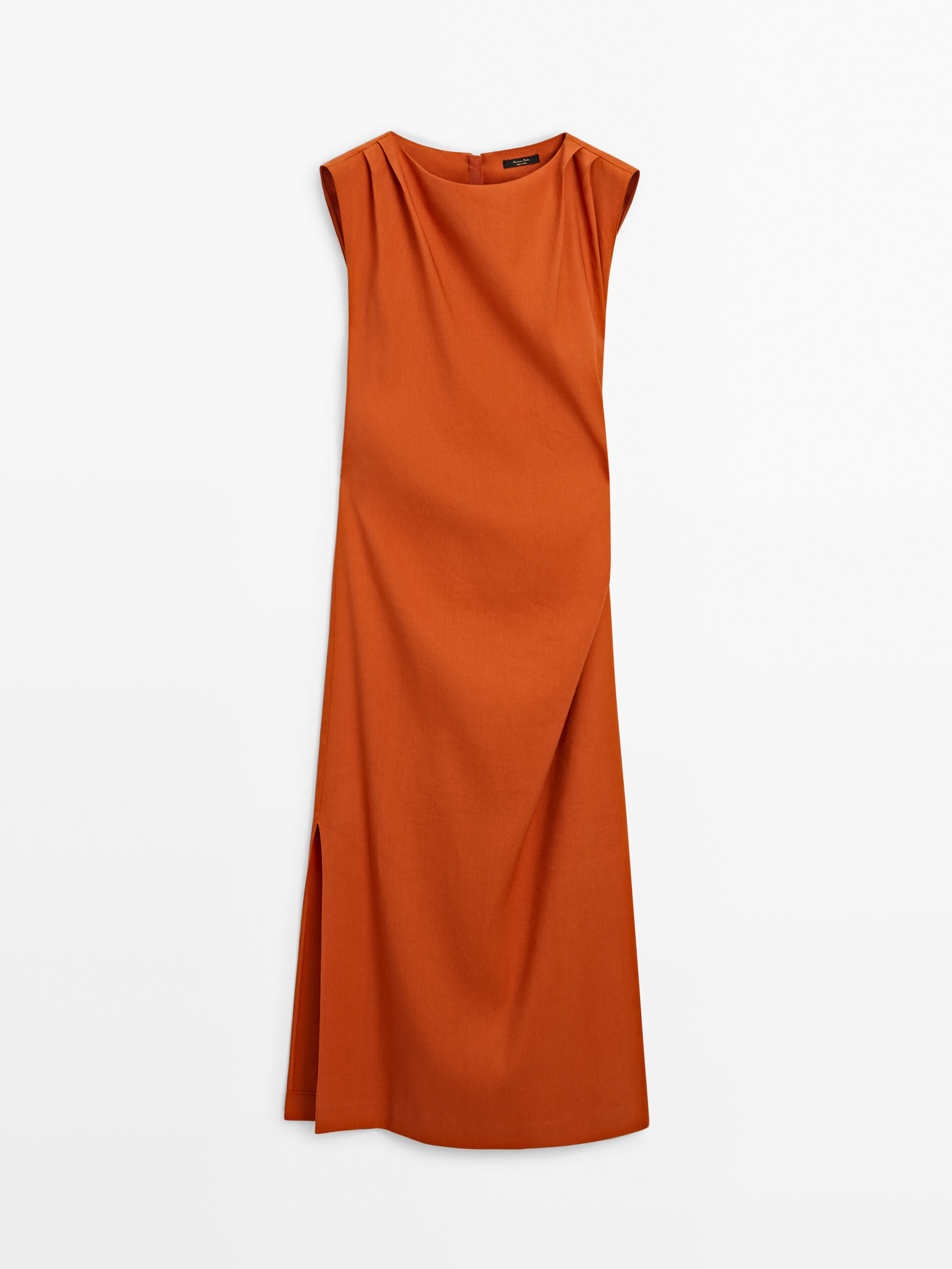 Renueva tu armario con el vestido midi con pliegues de Massimo Dutti que te har sentir fabulosa a los 60 aos