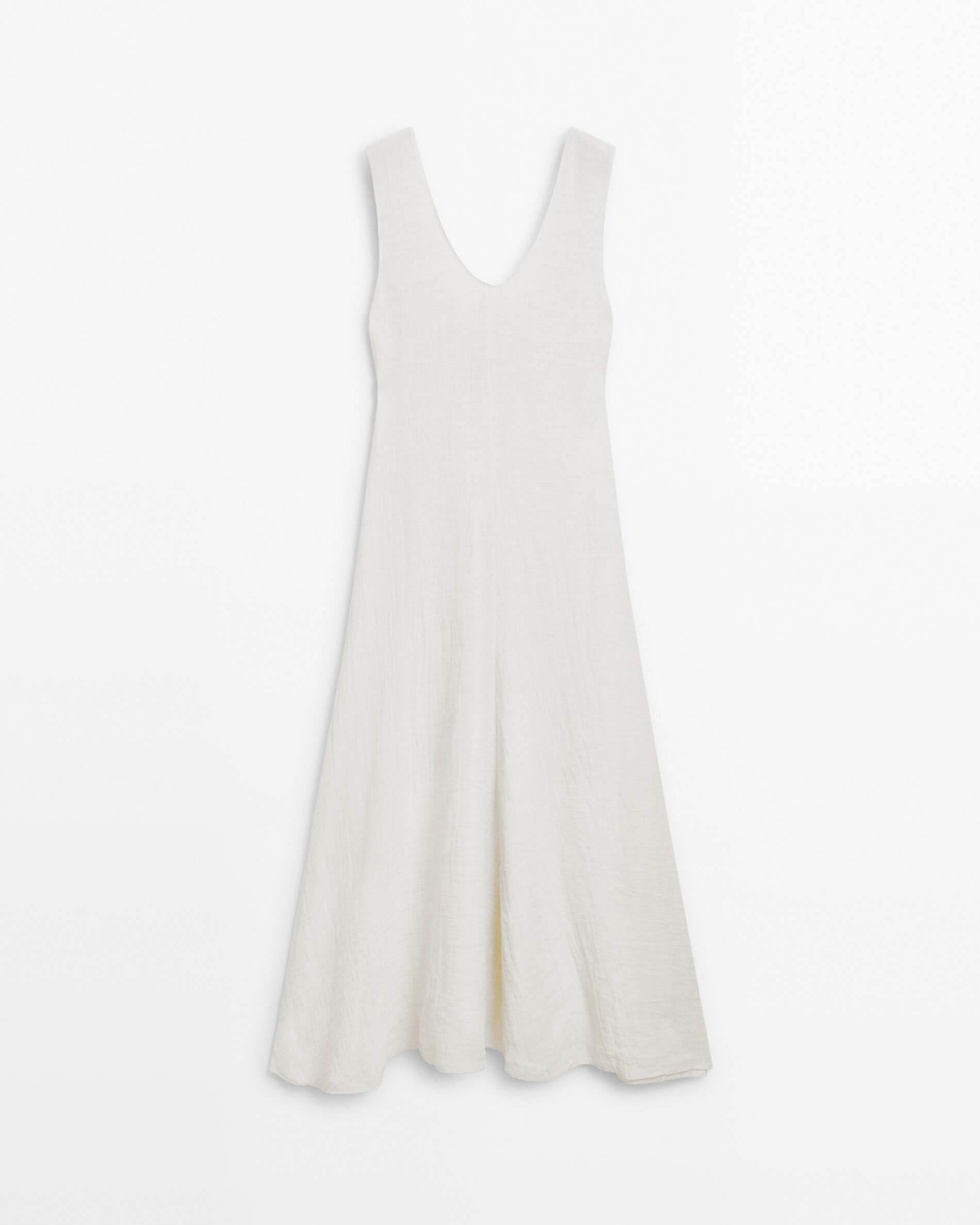 Renueva tu armario con el vestido largo con texturas de Massimo Dutti que te har sentir fabulosa a los 60 aos