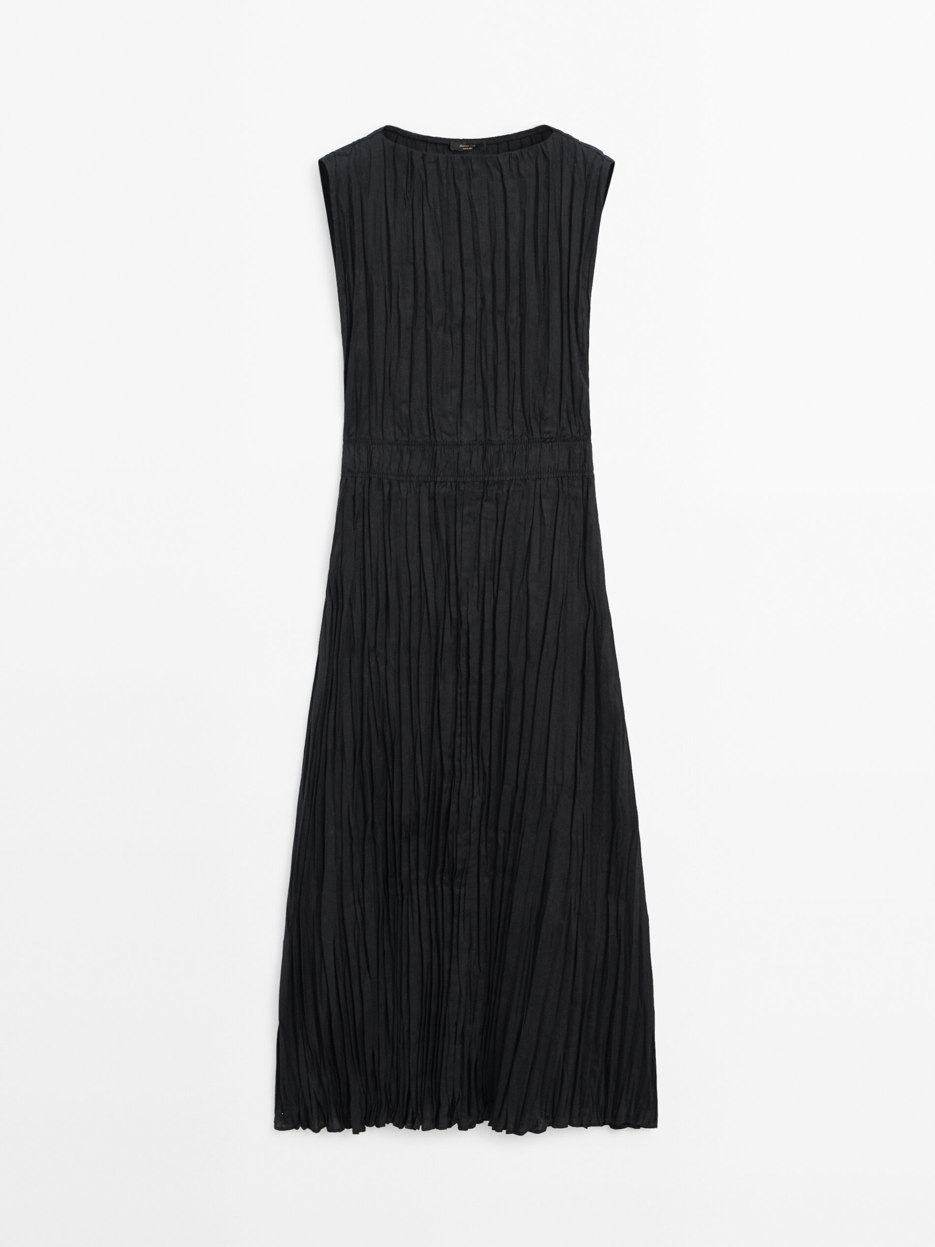 Renueva tu armario con el vestido midi plisado de Massimo Dutti que te har sentir fabulosa a los 60 aos