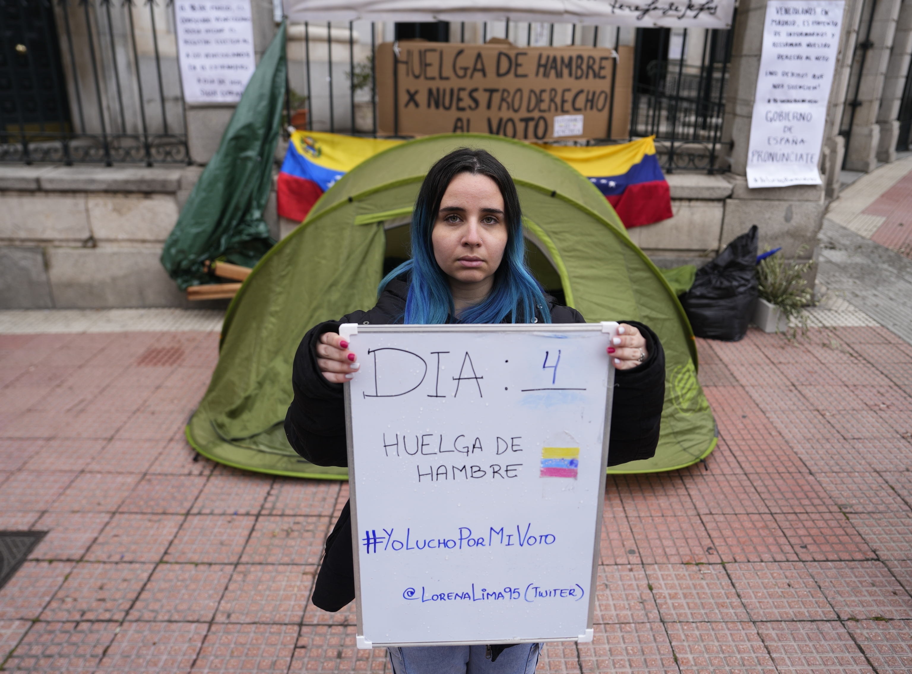 La huelga de hambre de Lorena en Madrid para que el chavismo deje votar al éxodo venezolano: «Tengo la esperanza de que nos unamos, de que surja un efecto dominó»