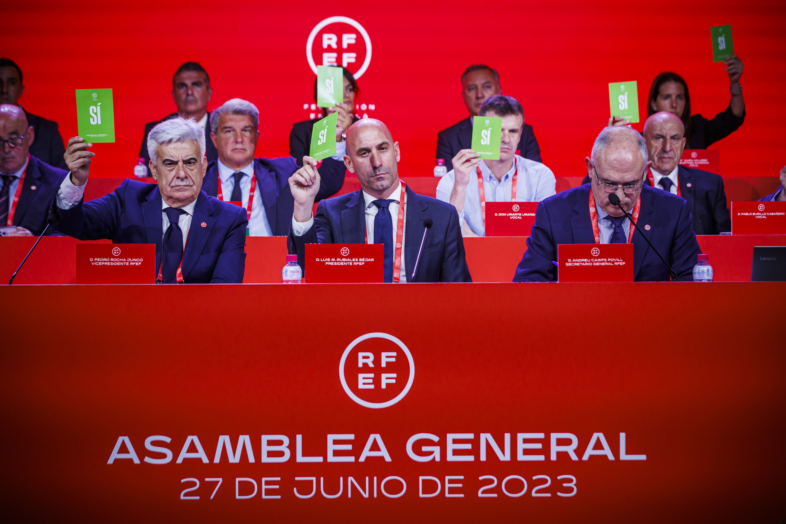 Pedro Rocha (izquierda) y Luis Rubiales, durante la Asamblea de la Federacin, en junio de 2023.