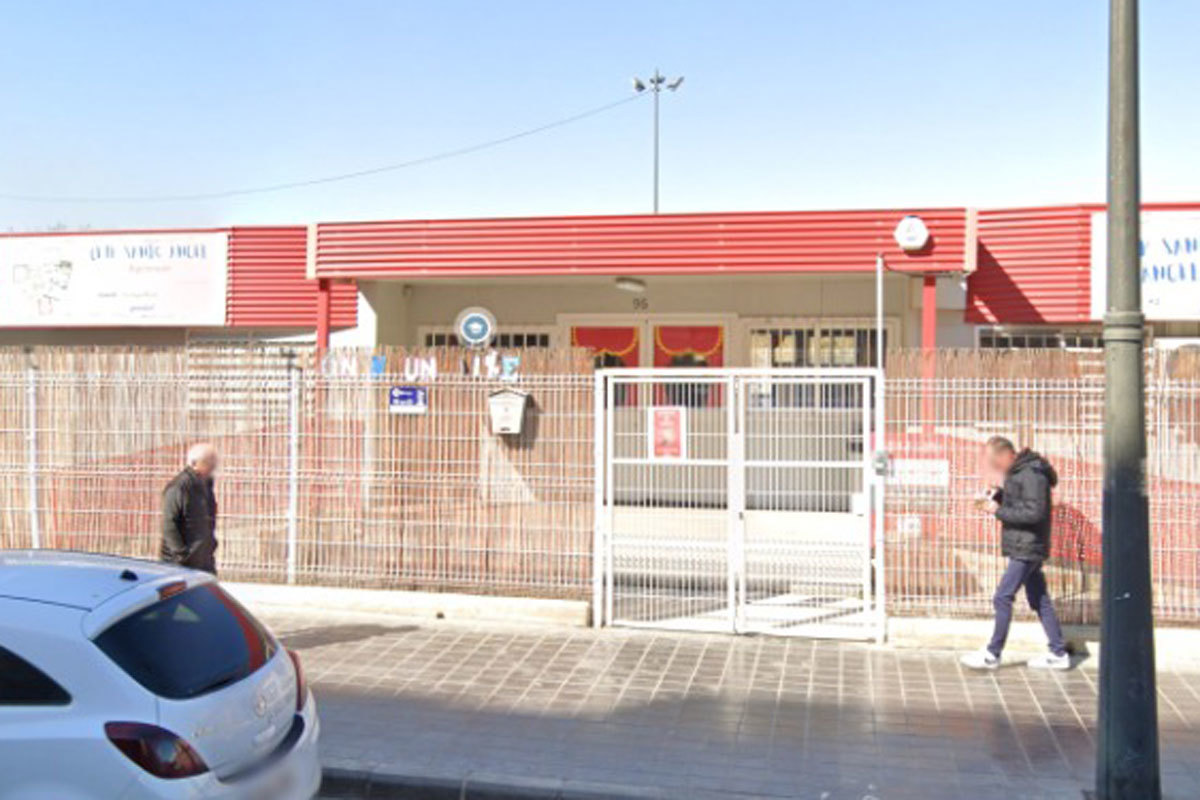 Entrada del colegio CEIP Santo ngel de la Guarda de Valencia.