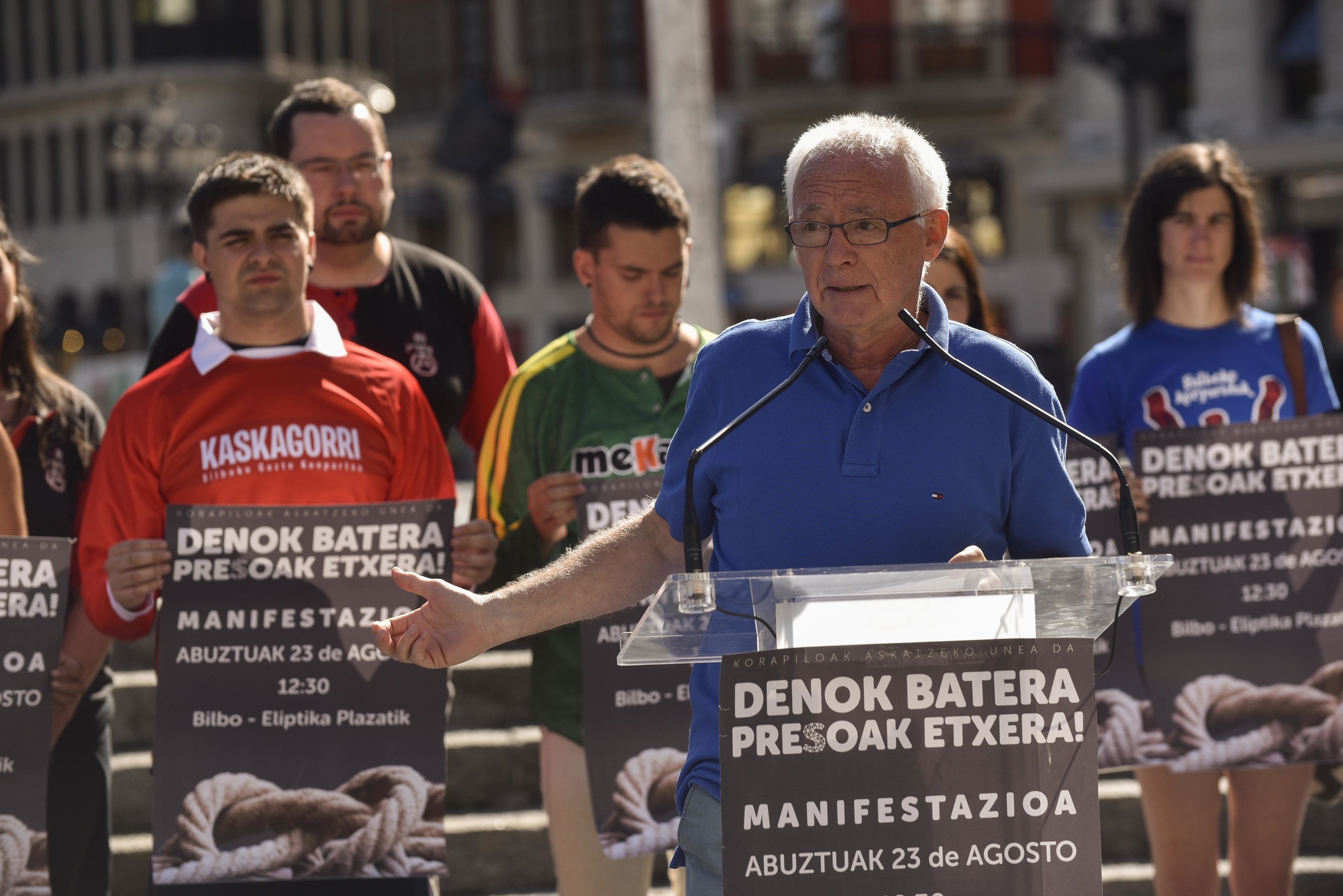 El ex consejero vasco de Justicia Joseba Azkarraga durante una concentracin para reivindicar que todos los presos de ETA vuelvan 'a casa'.