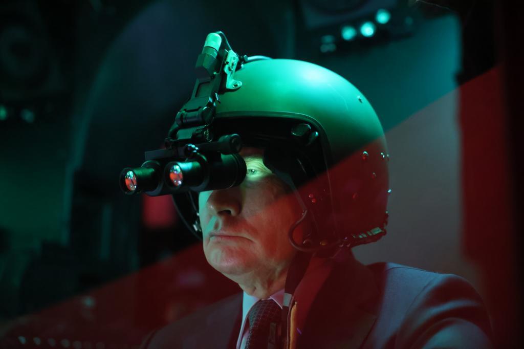 El presidente Putin, en la cabina de un simulador de helicptero, el mircoles.