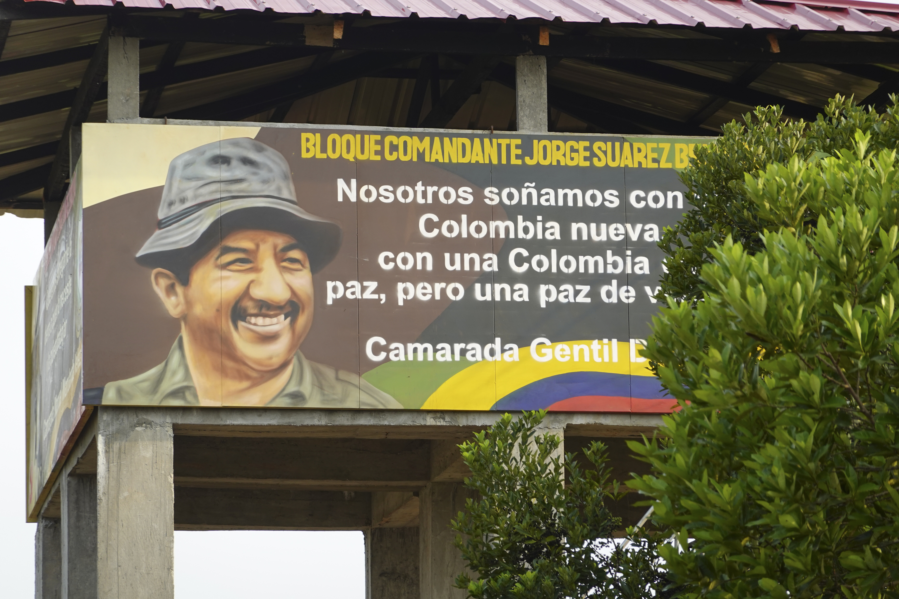 El internado con nombre de criminal que levanta ampollas en Colombia