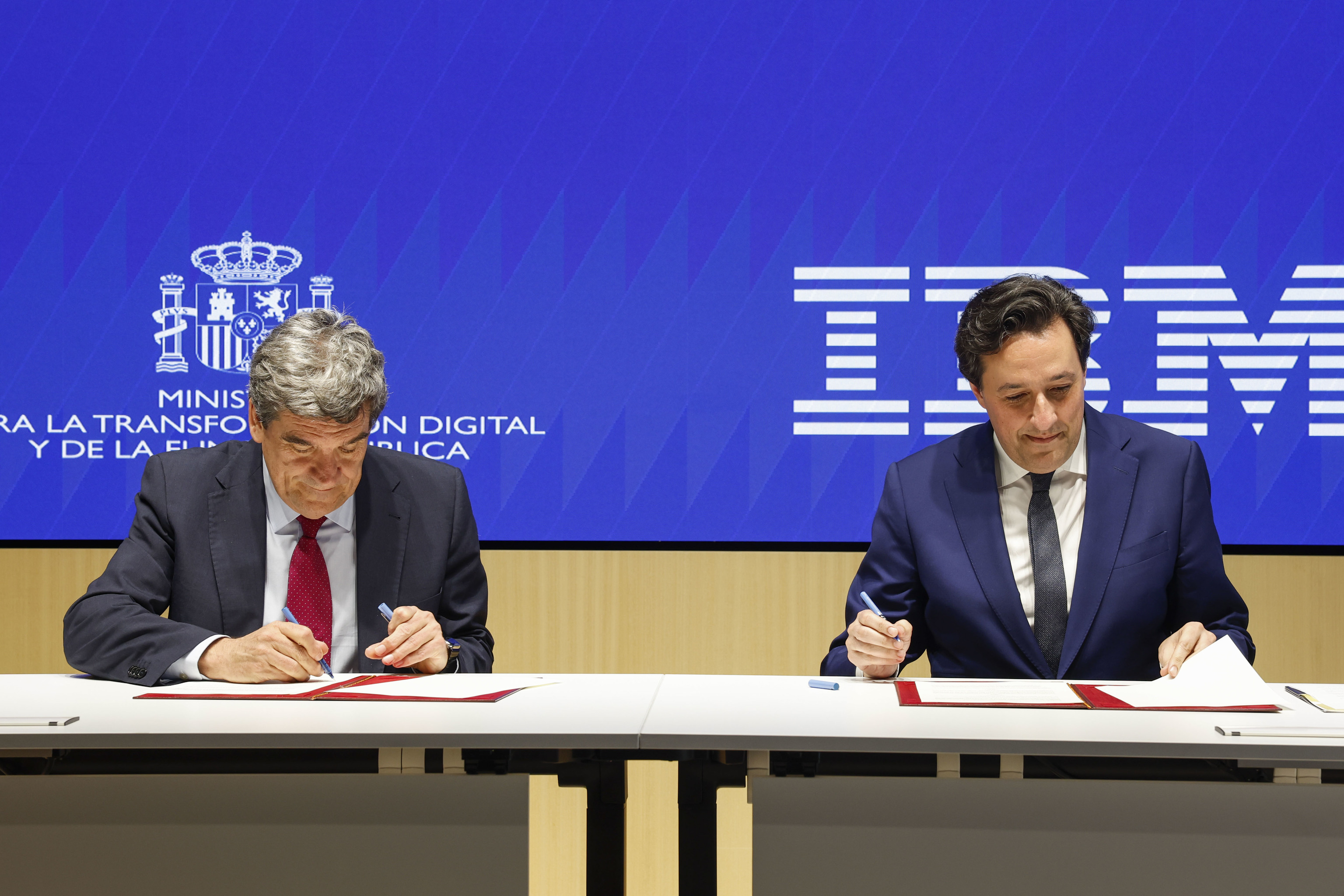 El Gobierno busca nuevos socios que sumar a IBM para su modelo de IA en pleno debates sobre las tecnológicas europeas