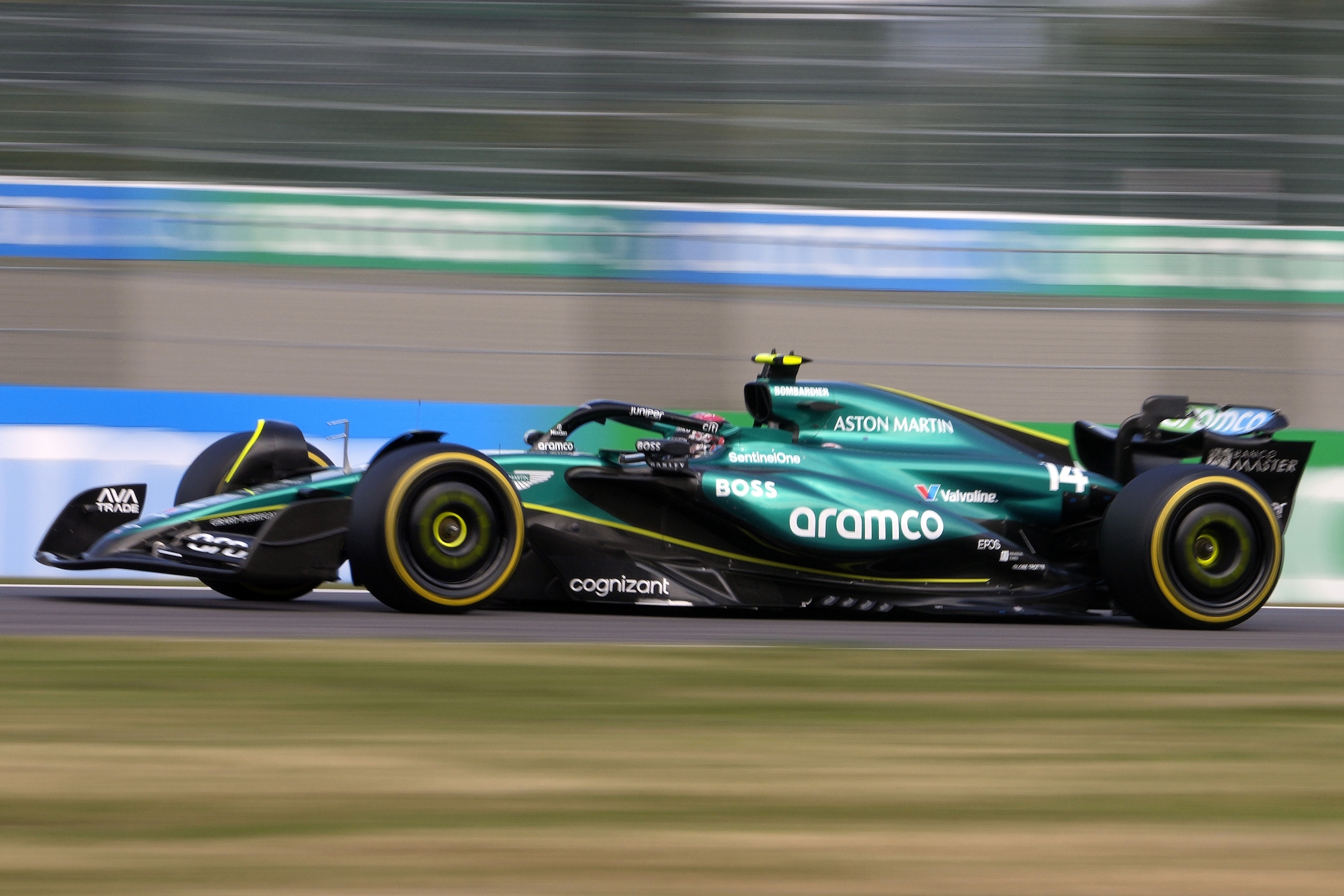 F1: Carlos Sainz Suzuka'da muhteşem podyum alırken, Fernando Alonso savunmadaydı