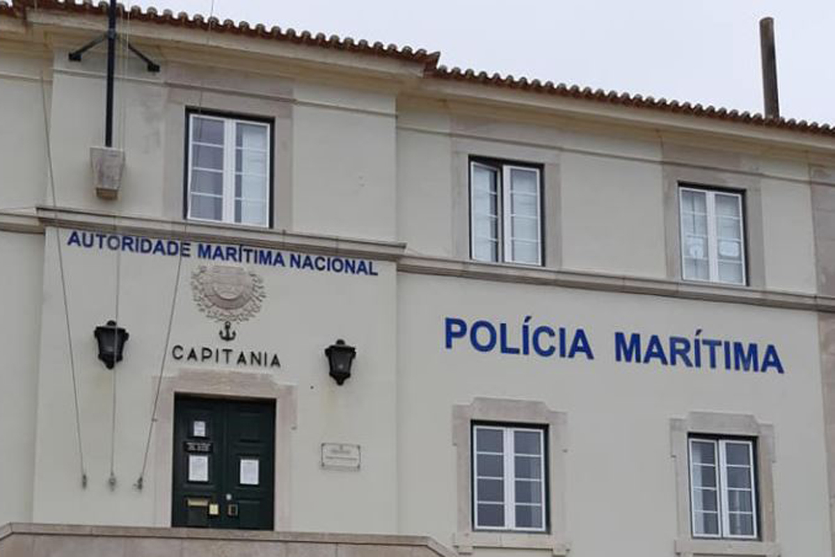 Edificio de la Polica Martima portuguesa.