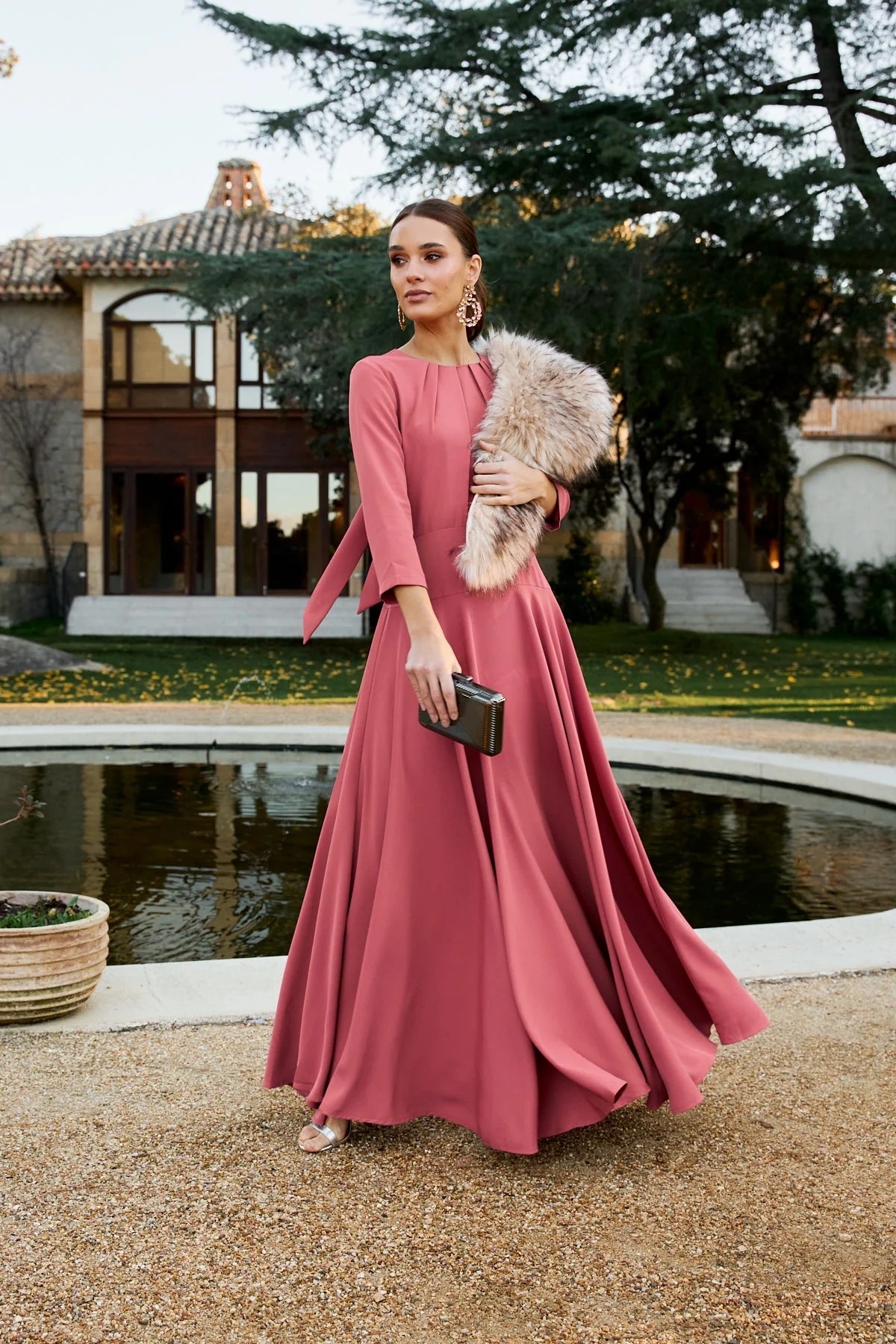 25 vestidos de madrina de color rosa de Bruna para bodas 2024 que estilizan y son tendencia