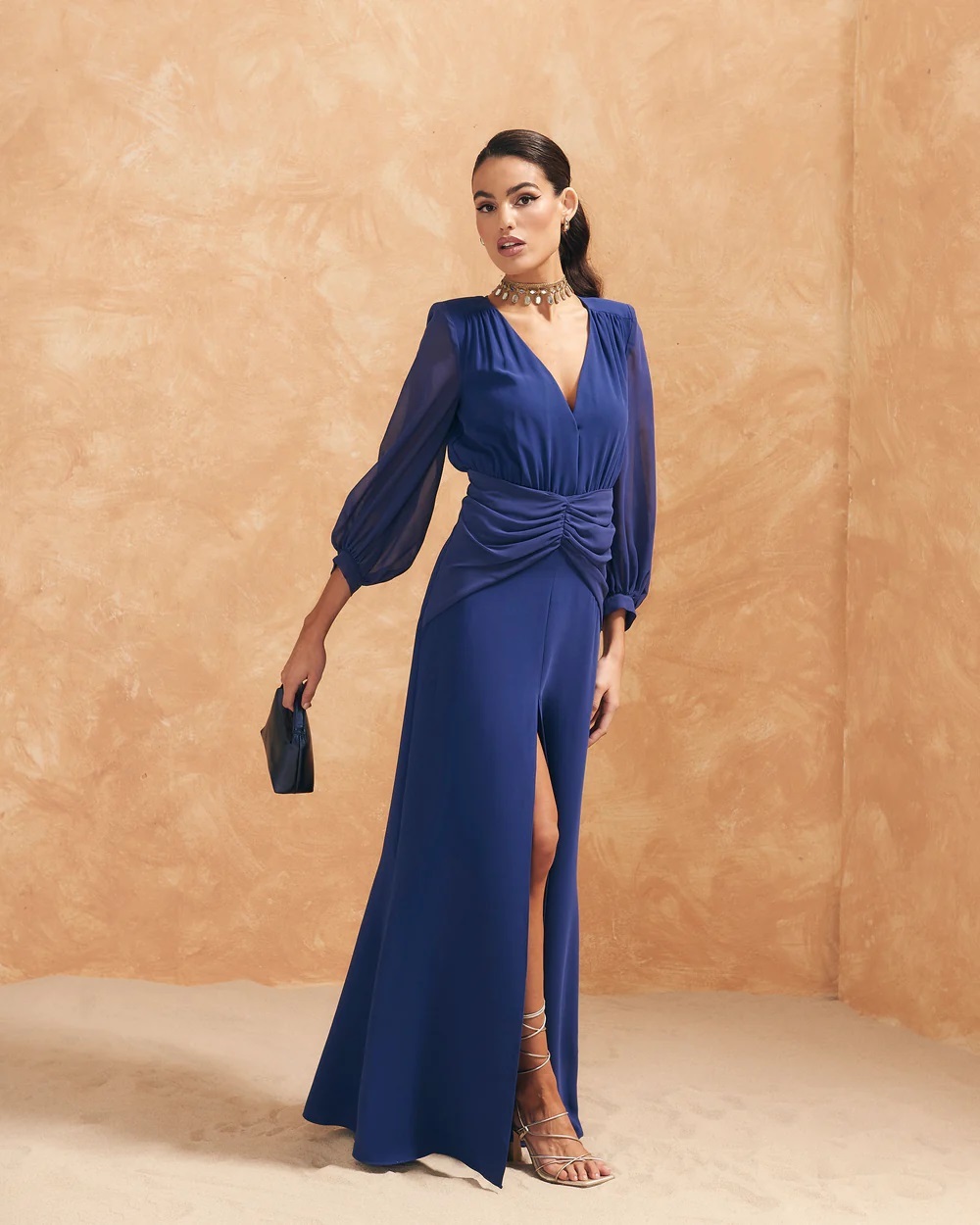 25 vestidos de madrina de color azul marino de Lady Pipa para bodas 2024 que estilizan y son tendencia