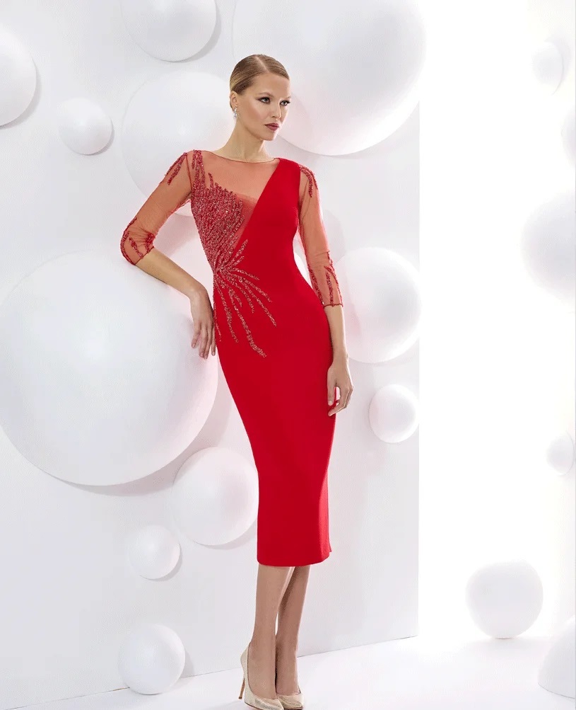 25 vestidos de madrina de color rojo de Alejandro de Miguel para bodas 2024 que estilizan y son tendencia