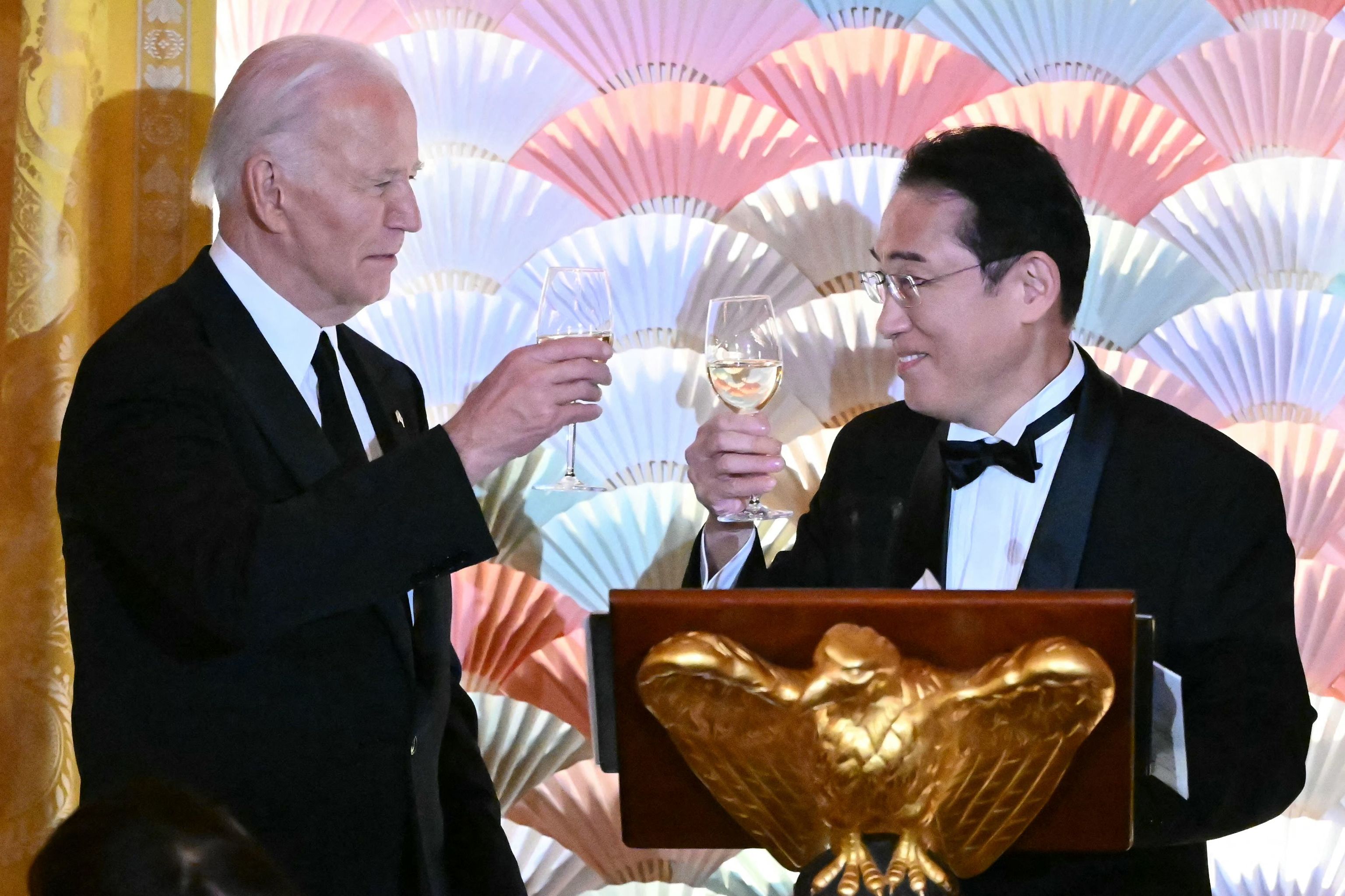 El presidente Joe Biden con el 'premier' japons Fumio Kishida.