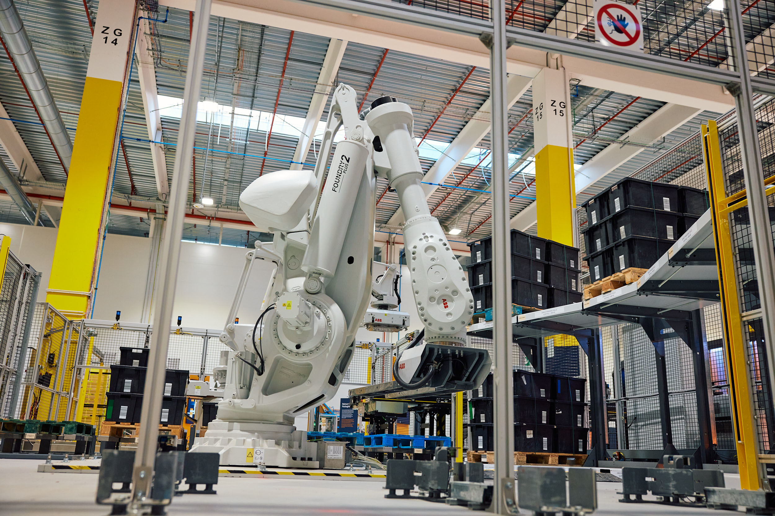 Etiquetas y paquetes: Amazon lleva los robots al último paso de sus almacenes e invertirá 700 millones en automatizar sus centros en Europa