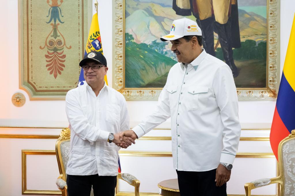 Petro se reconcilia con Maduro y torpedea a la oposición venezolana