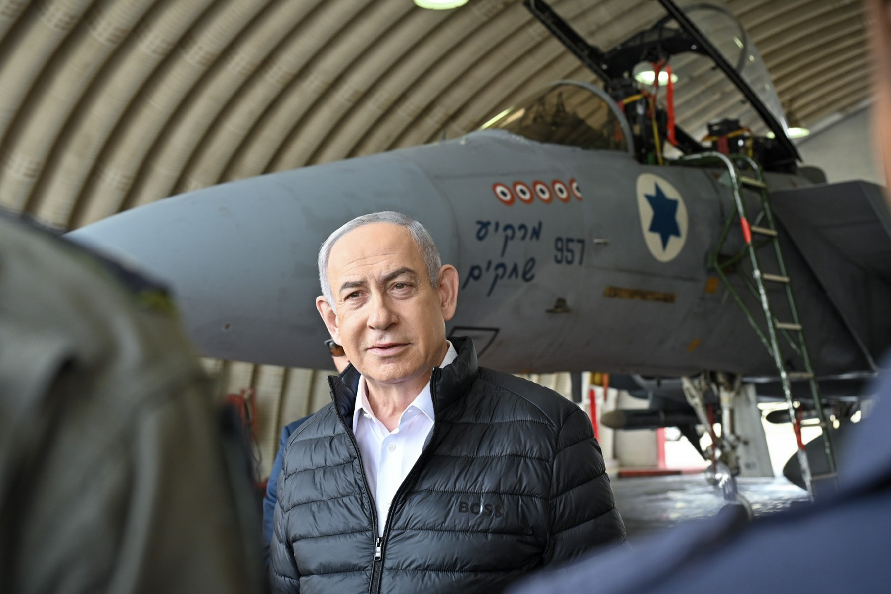 El primer ministro israel, Benjamin Netanyahu, visita la base area de Tel Nof (Israel).