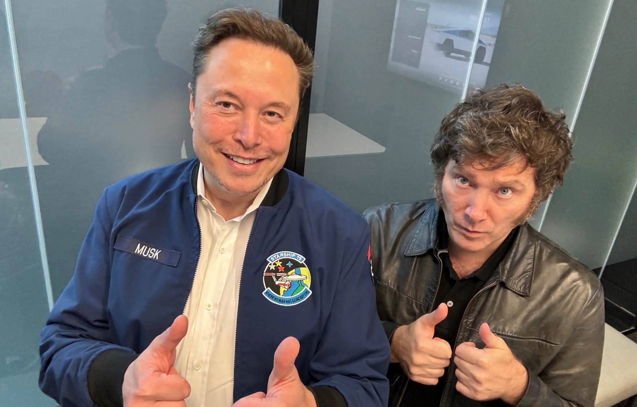 Javier Milei, junto al empresario Elon Musk en una fbrica de Tesla en Austin (Texas).