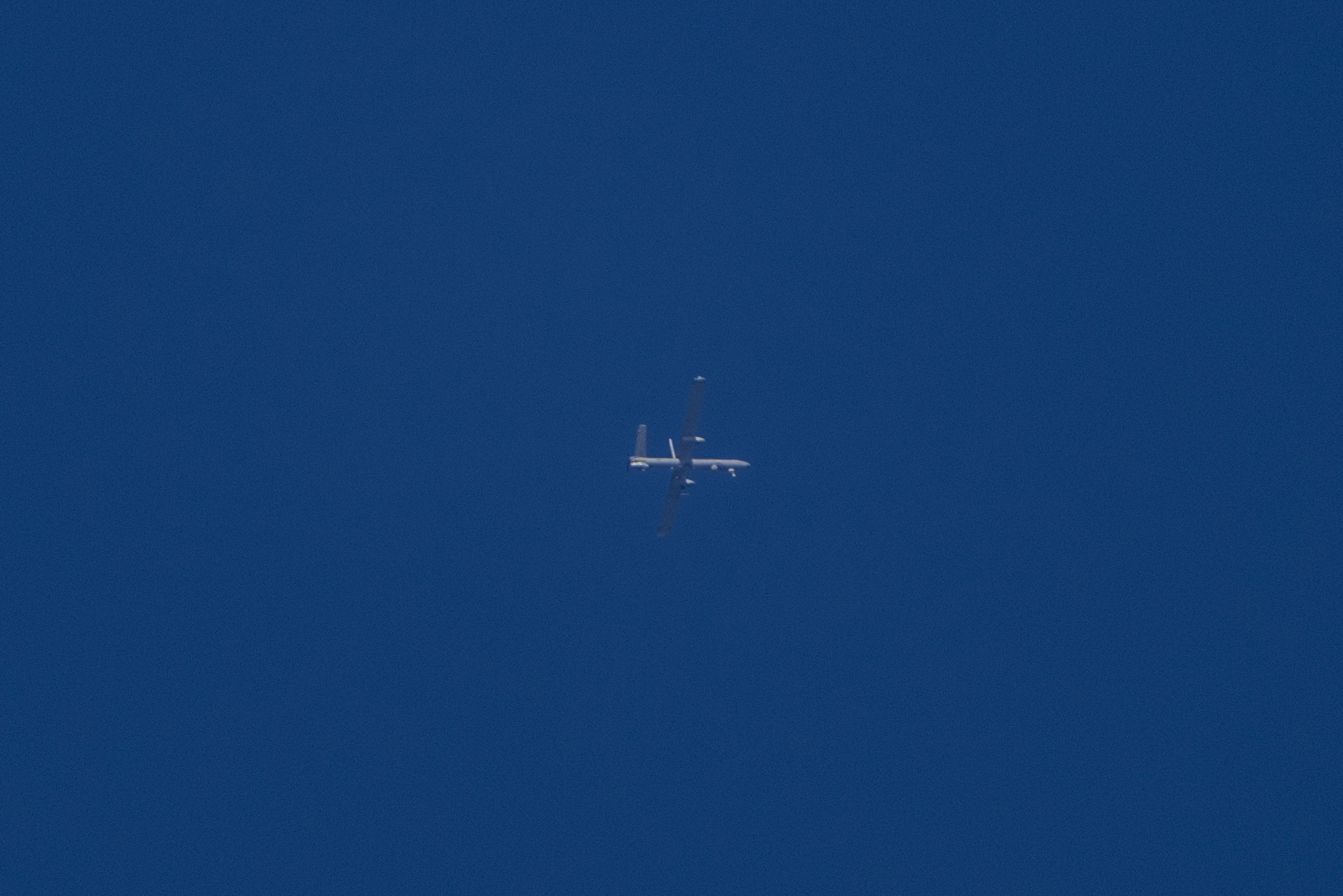 Un avión no tripulado de las fuerzas aéreas israelíes sobrevuela Israel.
