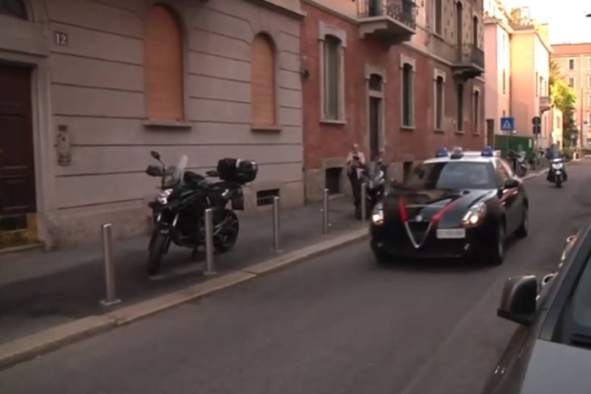 Un hombre de 22 años intenta agredir a su ex pareja y apuñala a otras tres personas en un hospital de Milán
