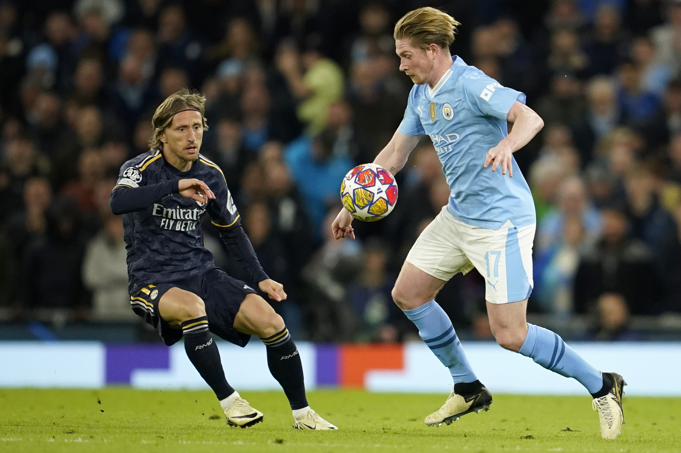 lt;HIT gt;Manchester lt;/HIT gt; City's Kevin De Bruyne Real fights for the ball with Madrid's Luka Modric during the Champions League quarterfinal second leg soccer match between  lt;HIT gt;Manchester lt;/HIT gt; City and Real Madrid at the Etihad Stadium in  lt;HIT gt;Manchester lt;/HIT gt;, England, Wednesday, April 17, 2024. (AP Photo/Dave Thompson)