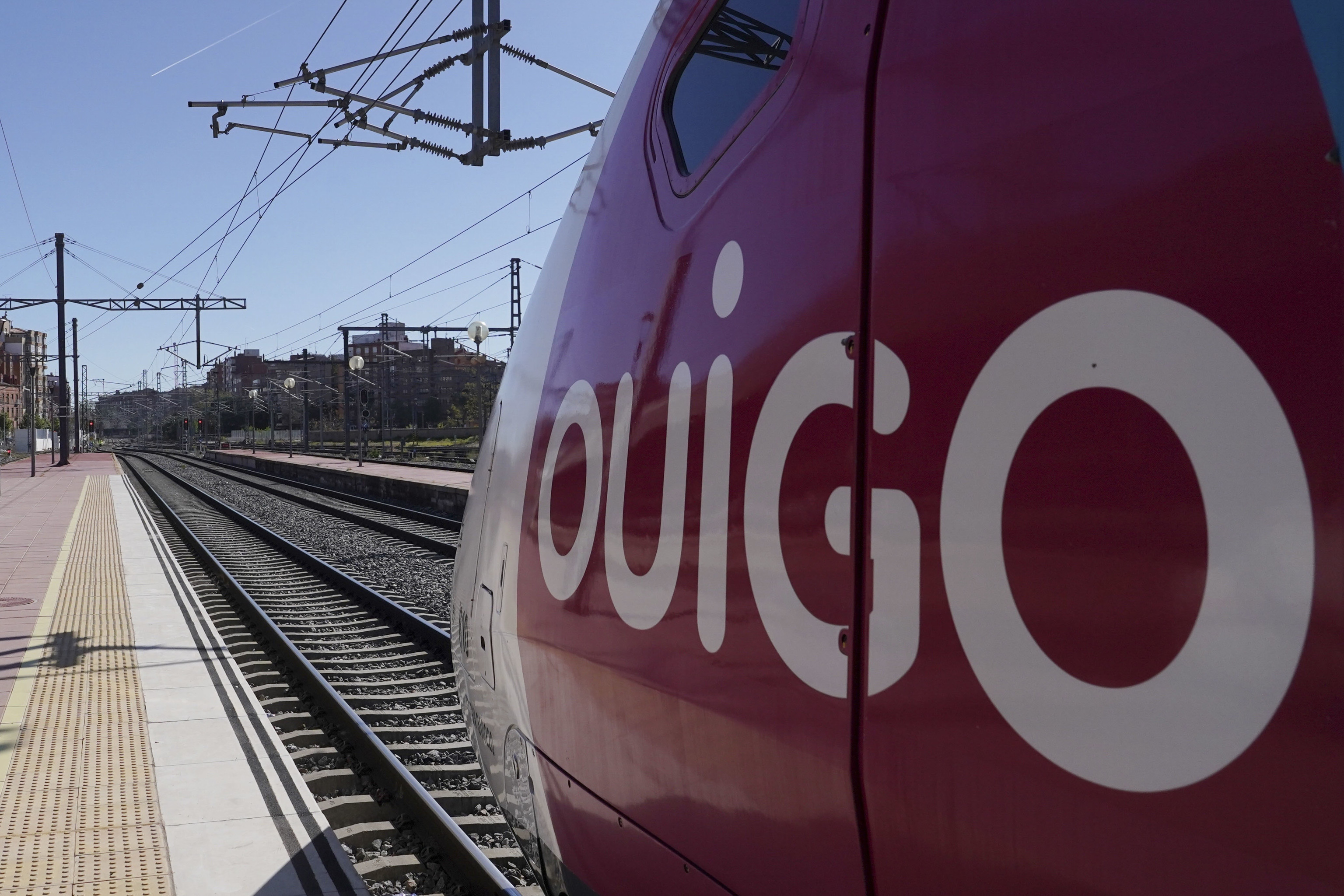 Detalle de la cabina del maquinista de la compaa francesa OUIGO, que hoy ha inaugurado el trayecto Madrid-Segovia-Valladolid