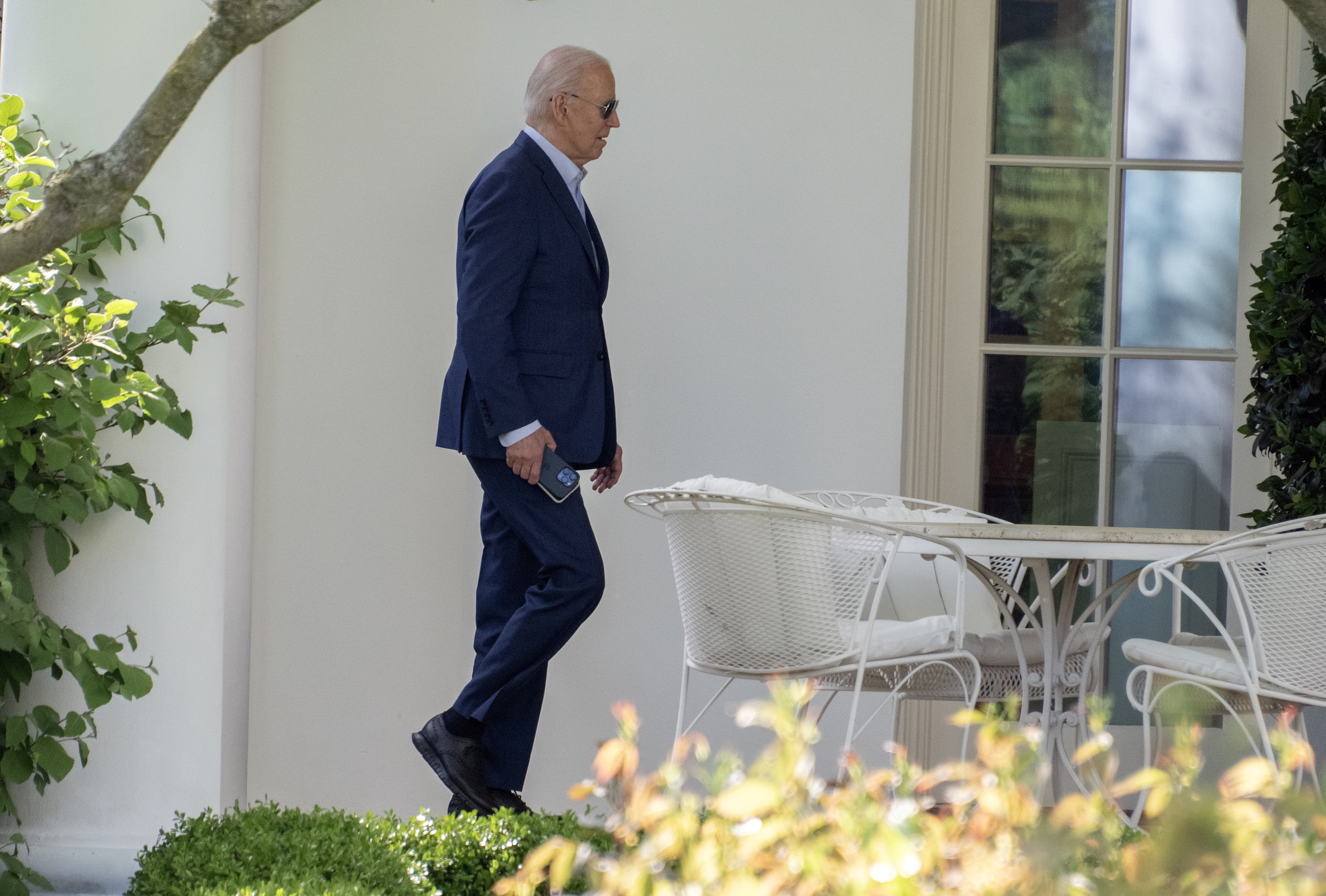 Joe Biden entra en la Casa Blanca.