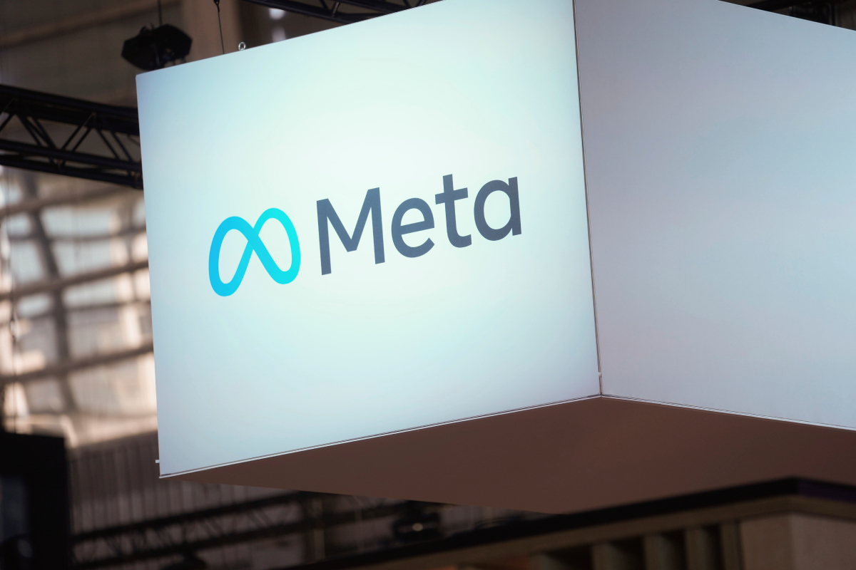 El logotipo de Meta en un evento en Pars