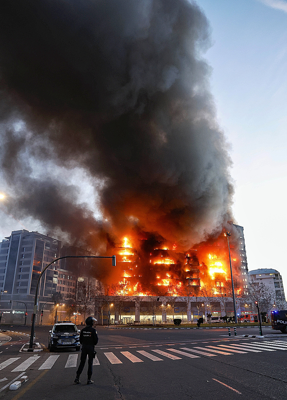 Momento del incendio del edificio de Campanar en Valencia, el pasado 22 de febrero.