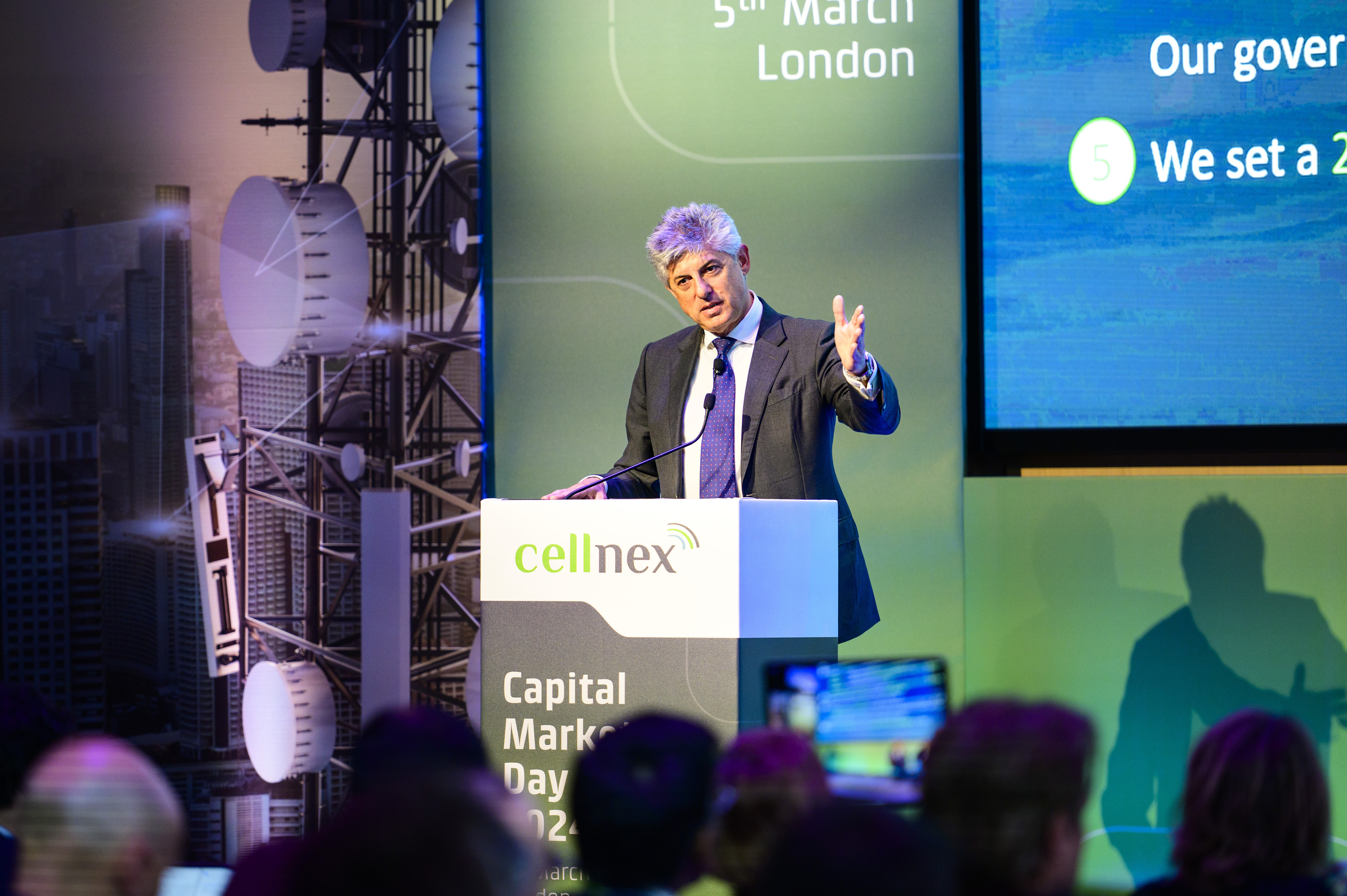 Cellnex reduce a la mitad sus pérdidas entre enero y marzo y abre la puerta a repartir dividendo si vende su negocio en Austria