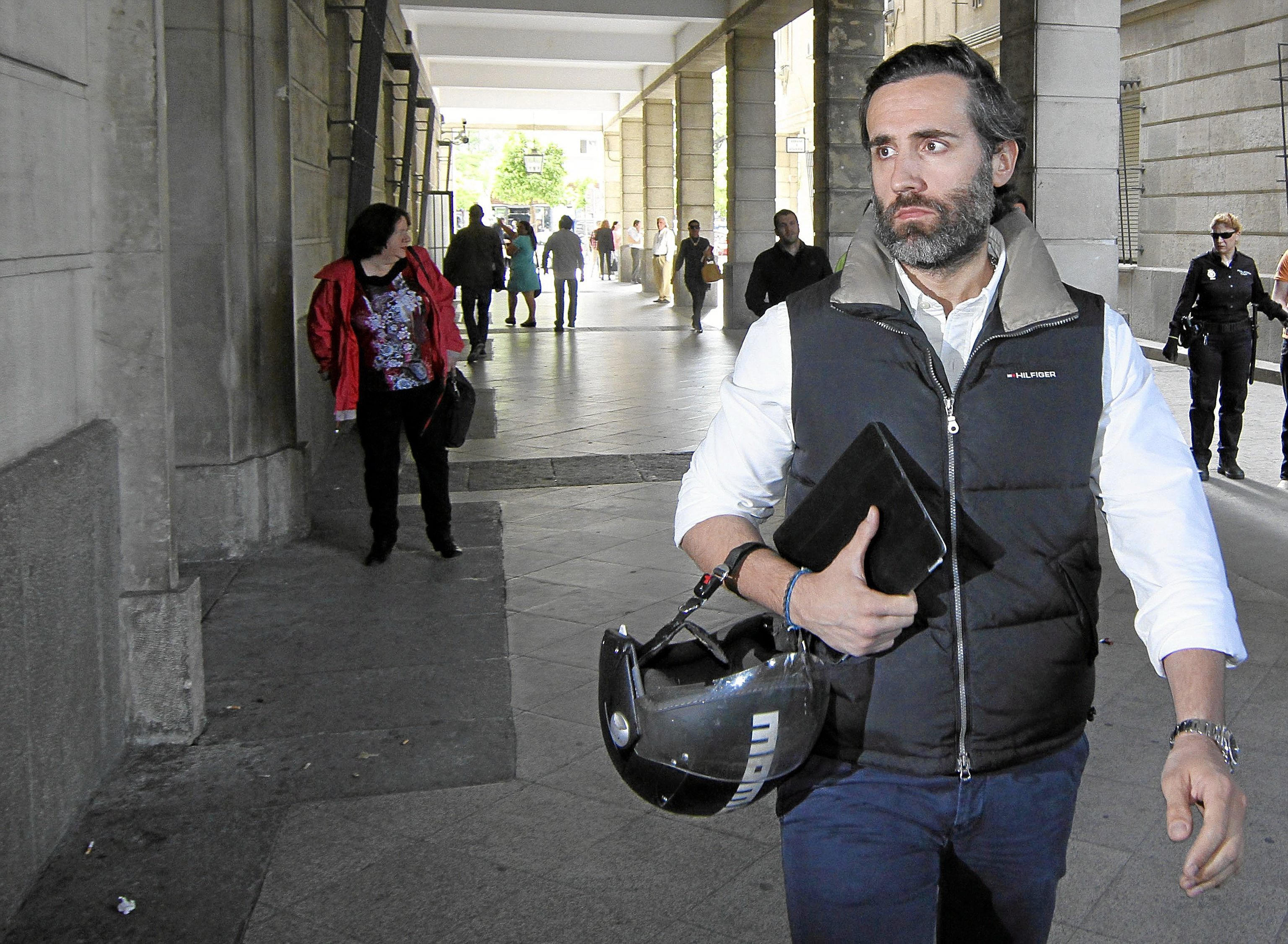 lvaro Ruiz-Mateos, a las puertas de los juzgados de Sevilla.