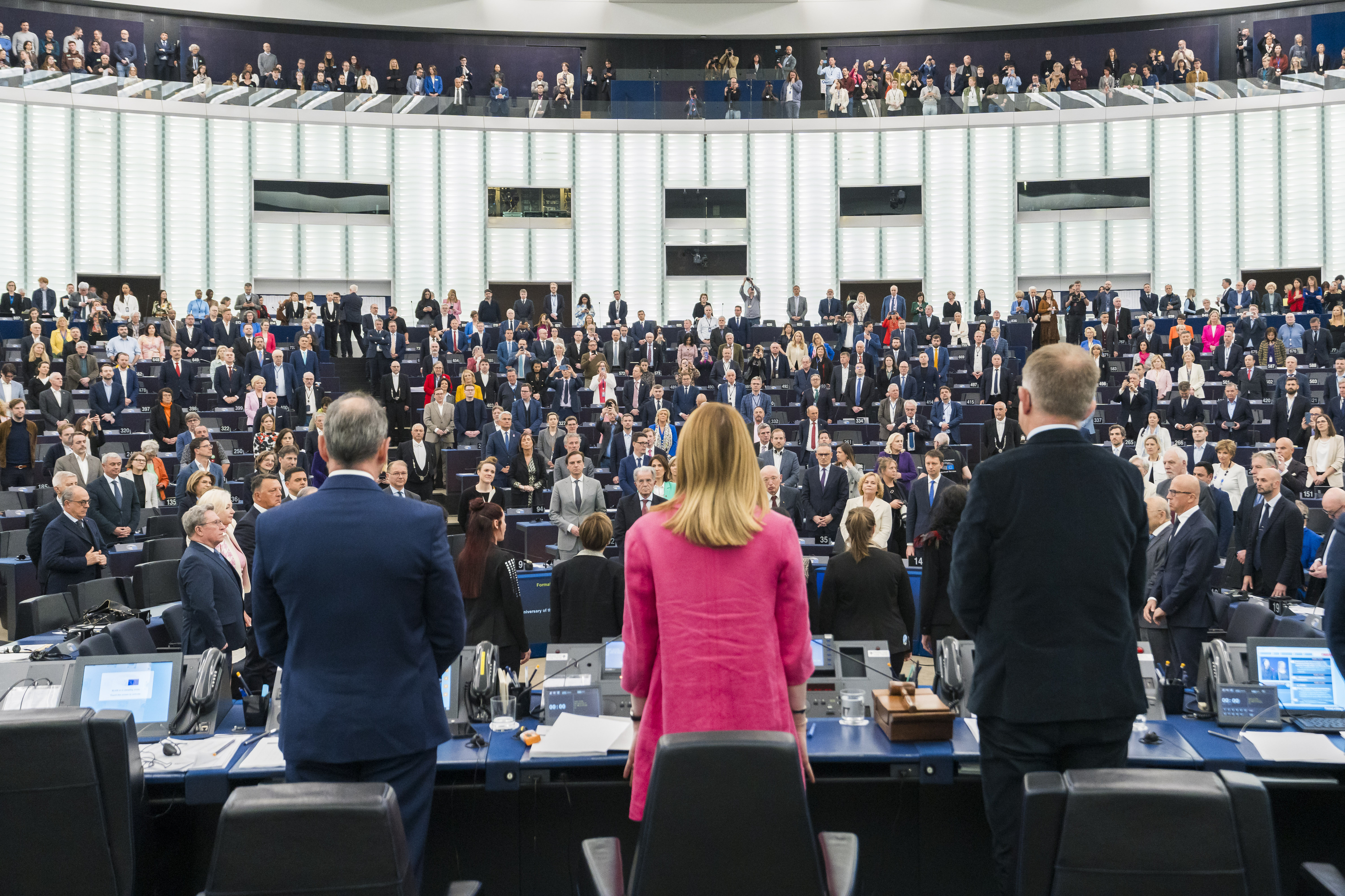 La Eurocámara cierra una legislatura récord en materia legislativa pero marcada por escándalos de corrupción y espionaje