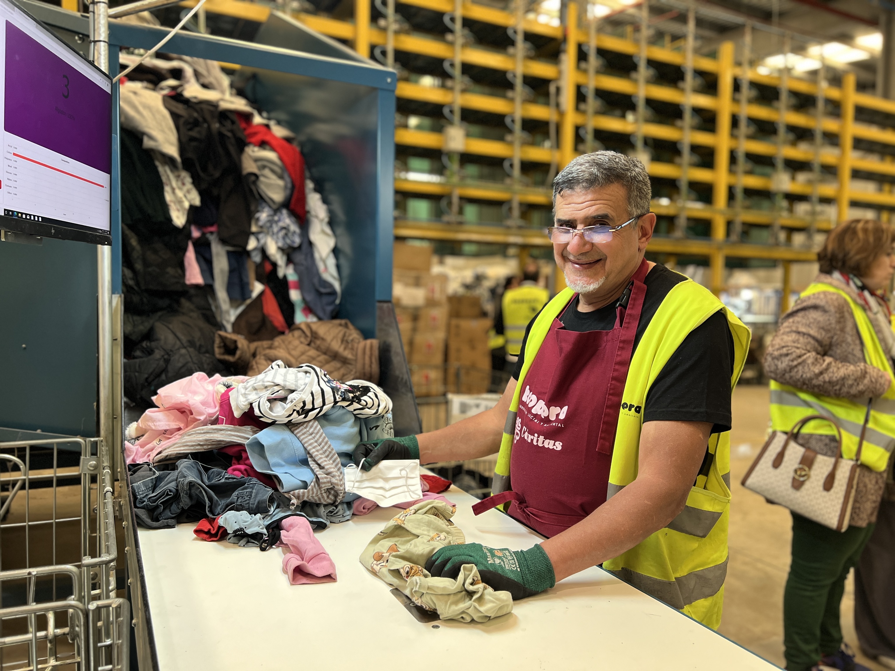 Reciclaje textil para ‘reciclar’ vidas: así devolvió Cáritas a más de 13.000 personas al mercado laboral en 2023