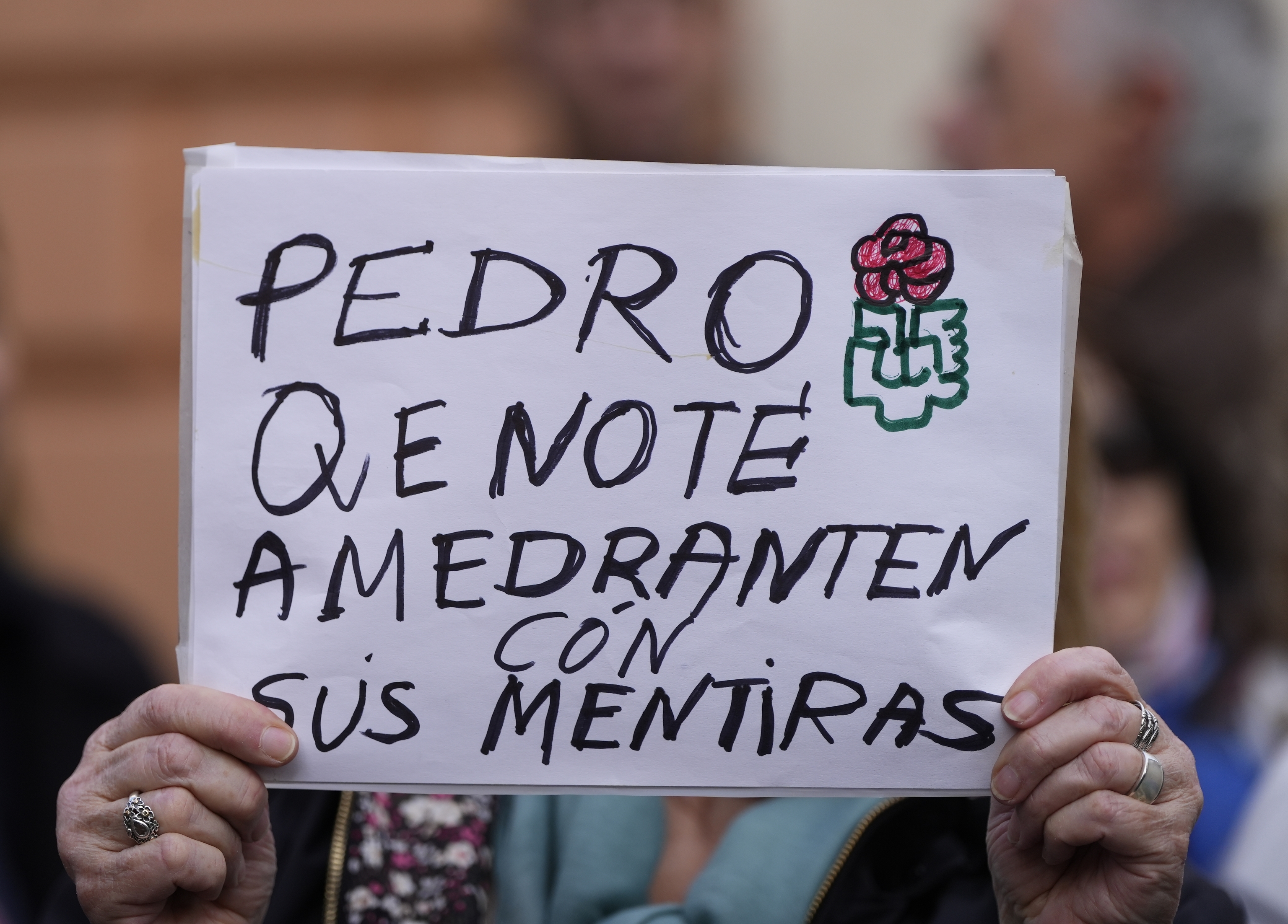 Manifestacin en Ferraz a favor de Pedro Snchez.