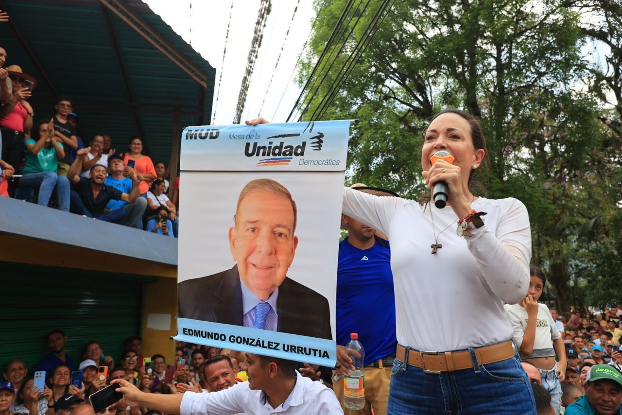 La oposición arranca su campaña presidencial a plaza llena en la Venezuela profunda