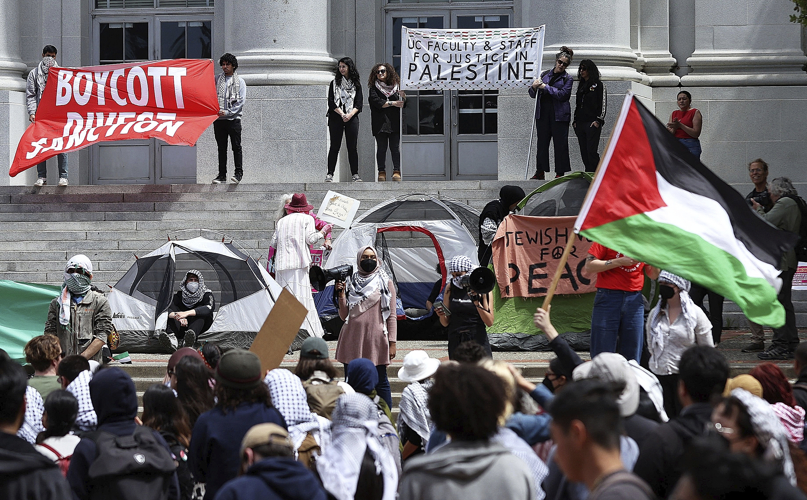 Estudiantes en favor de Palestina en el campus UC Berkeley de California.