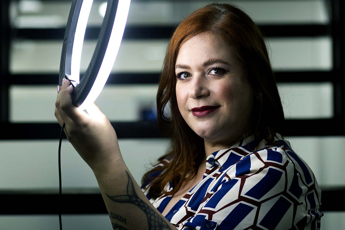 Elísabet Benavent posa para la entrevista.