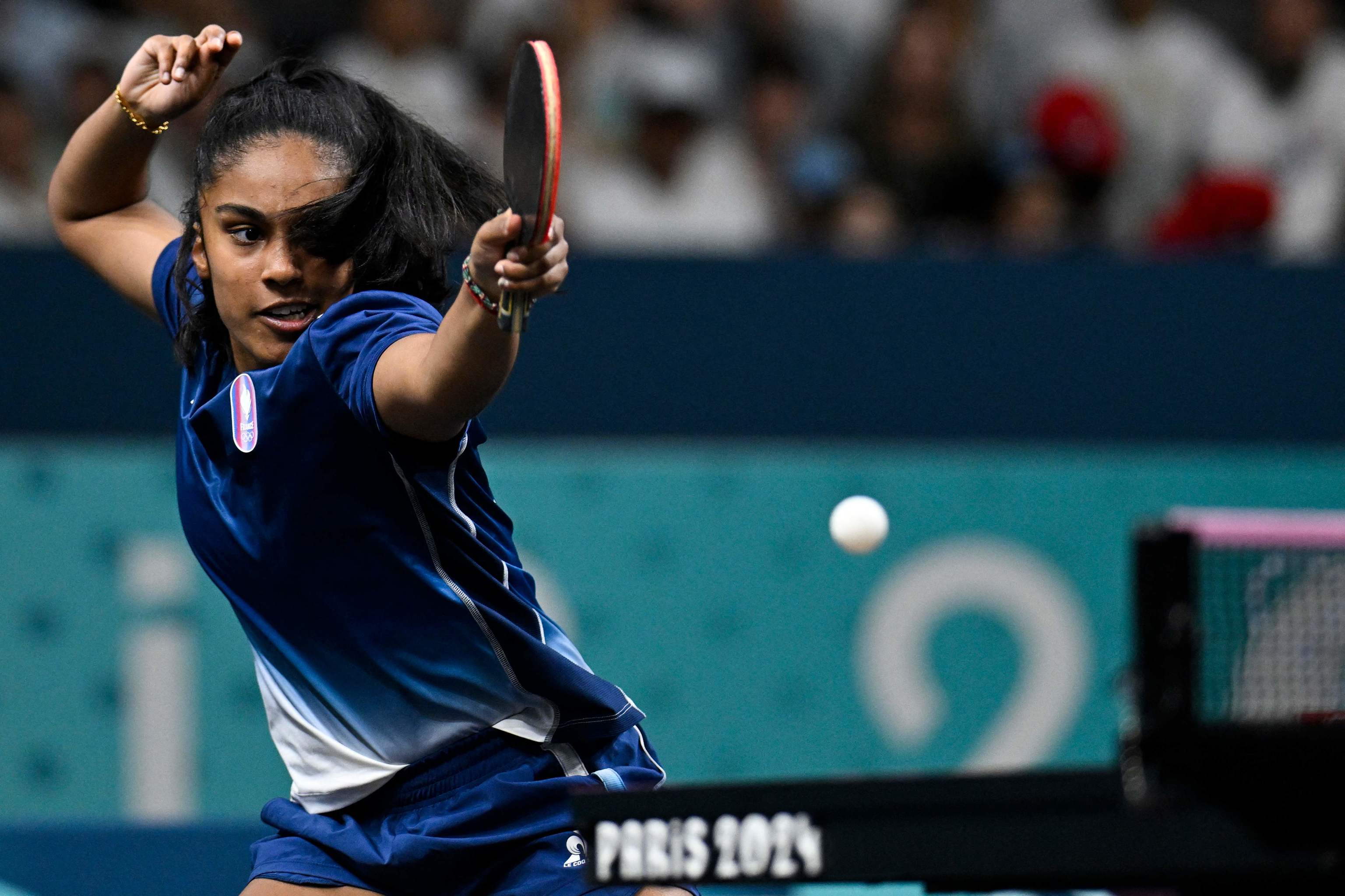 La francesa Prithika Pavade golpea una pelota durante los octavos de ...