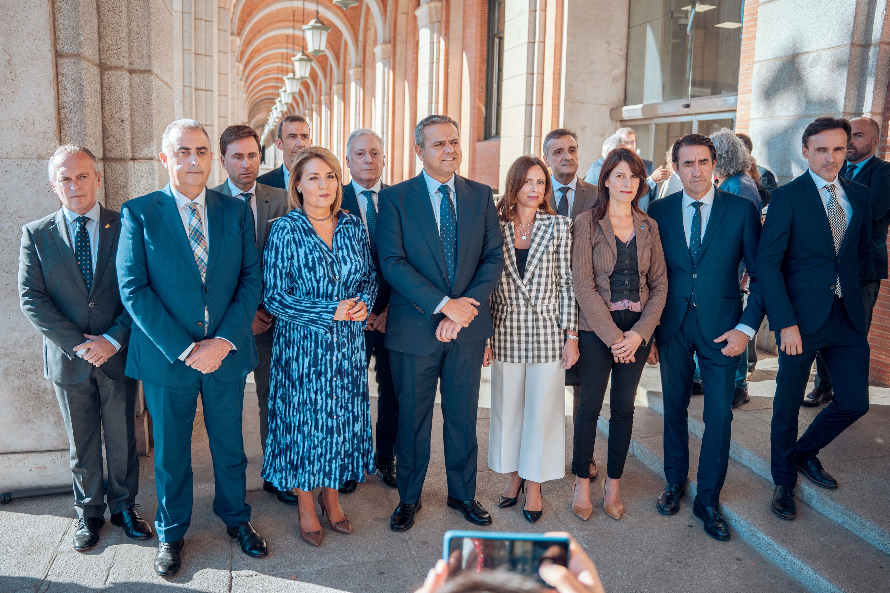 El Gobierno recula ahora en su amenaza a las CCAA y asegura que ...