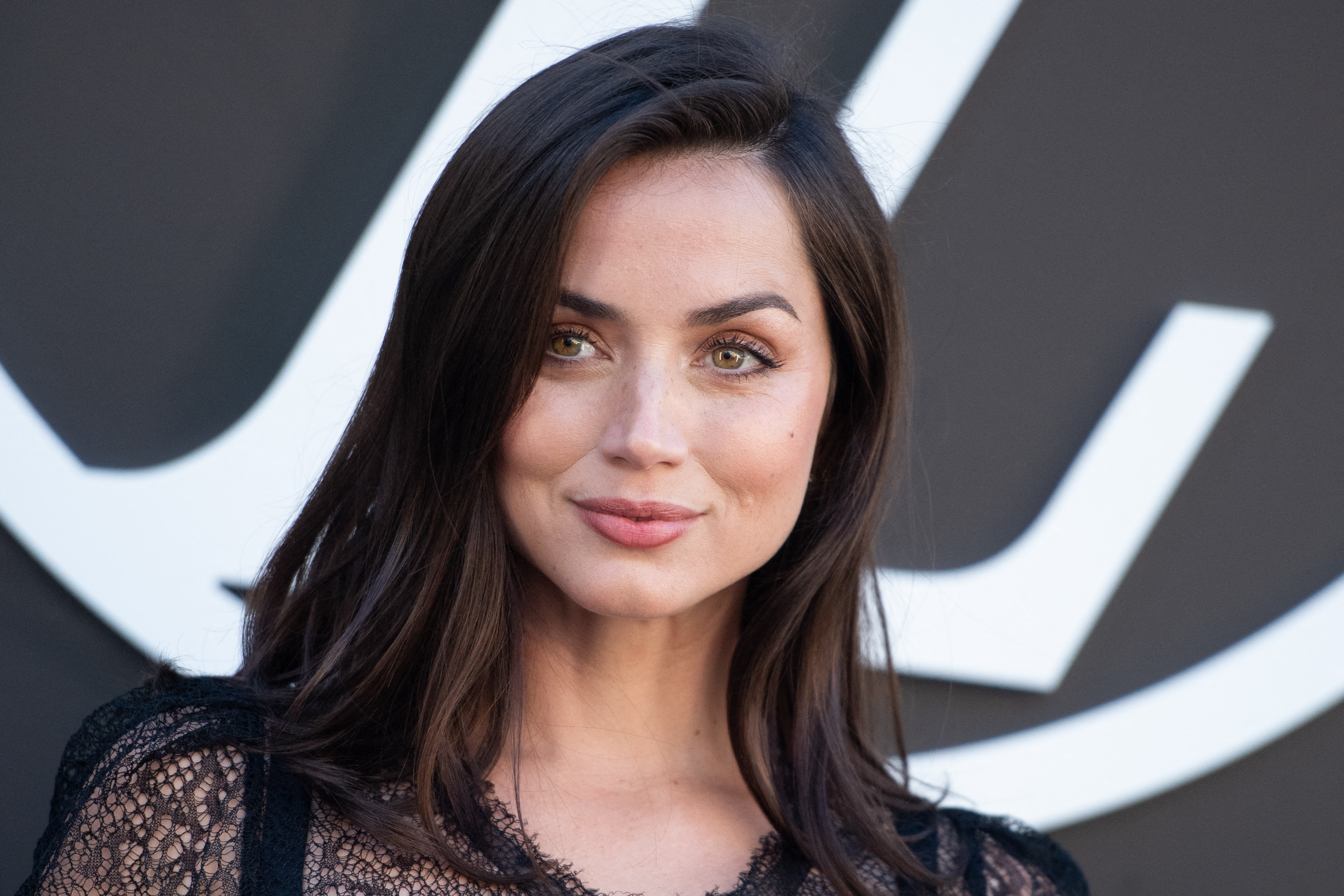 Ana De Armas pillada Con Su Nueva Pareja El Hijastro Del Presidente Ana De Armas pillada Con Su Nueva Pareja El Hijastro Del Presidente